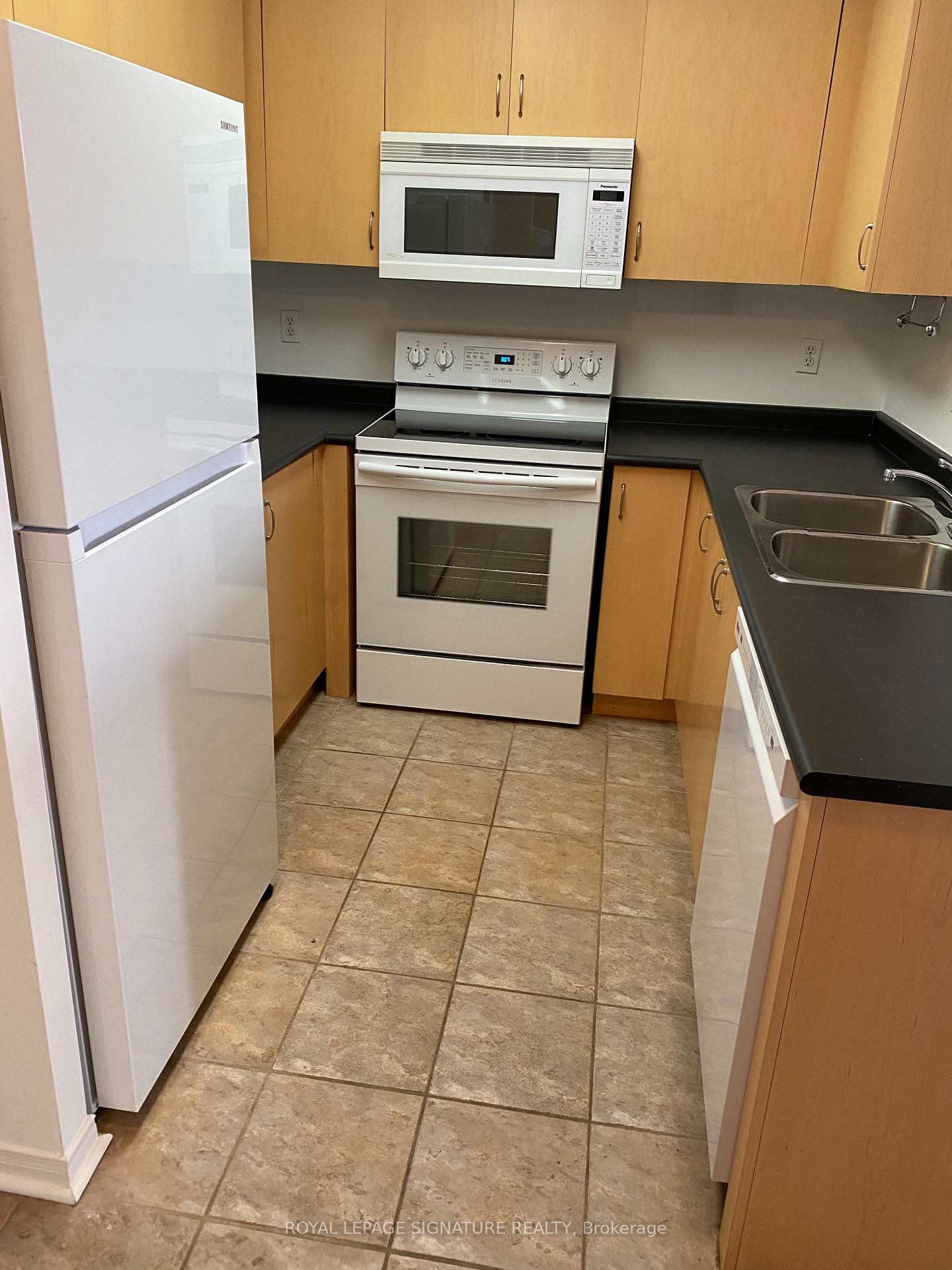 Photo 8 of Unit 511, 1733 Queen Street E, Toronto, The Beaches — HOMEH
