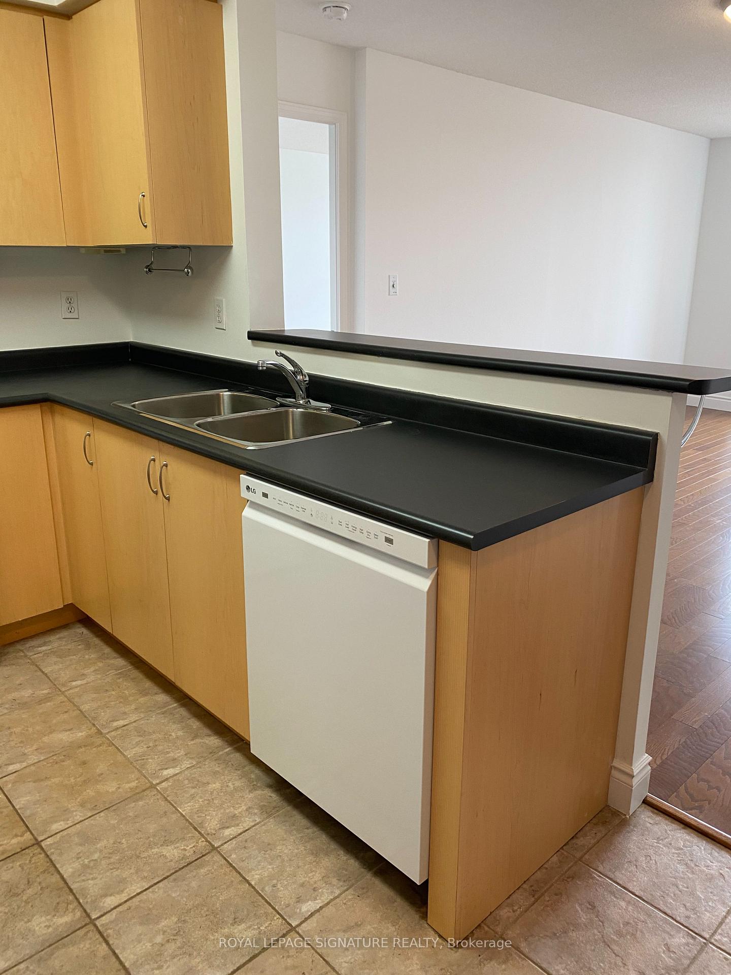 Photo 9 of Unit 511, 1733 Queen Street E, Toronto, The Beaches — HOMEH