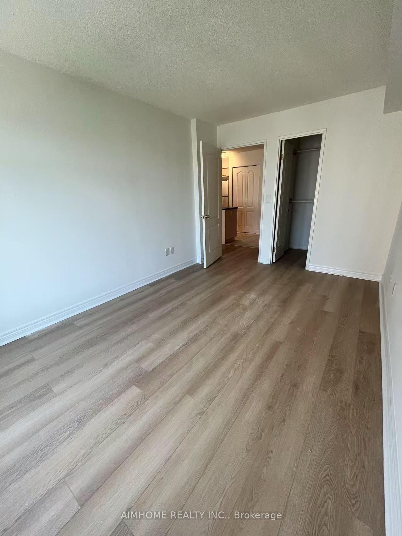 Photo 8 of Unit 809, 135 Pond Drive, Markham, Commerce Valley — HOMEH