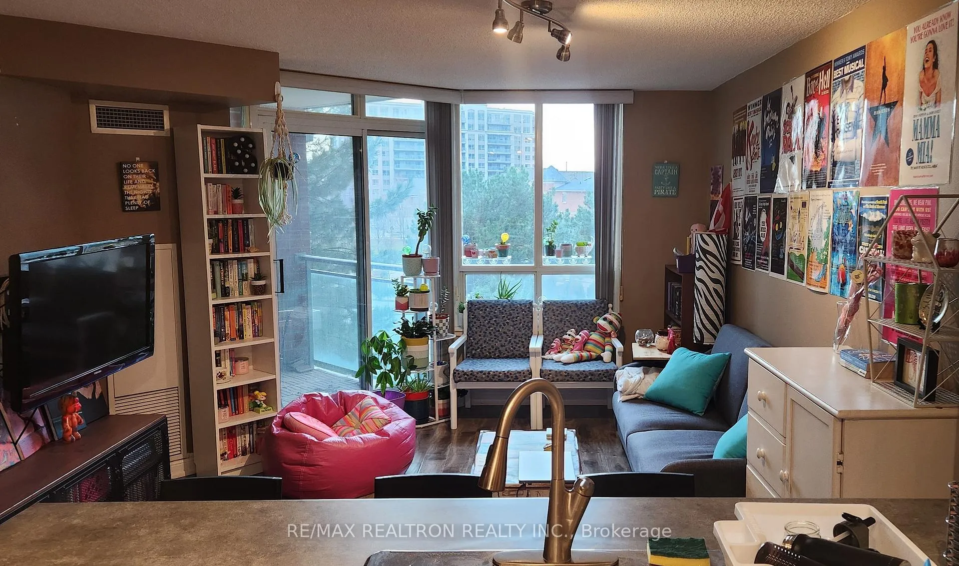 Photo 5 of Unit 326, 62 Suncrest Boulevard, Markham, Commerce Valley — HOMEH