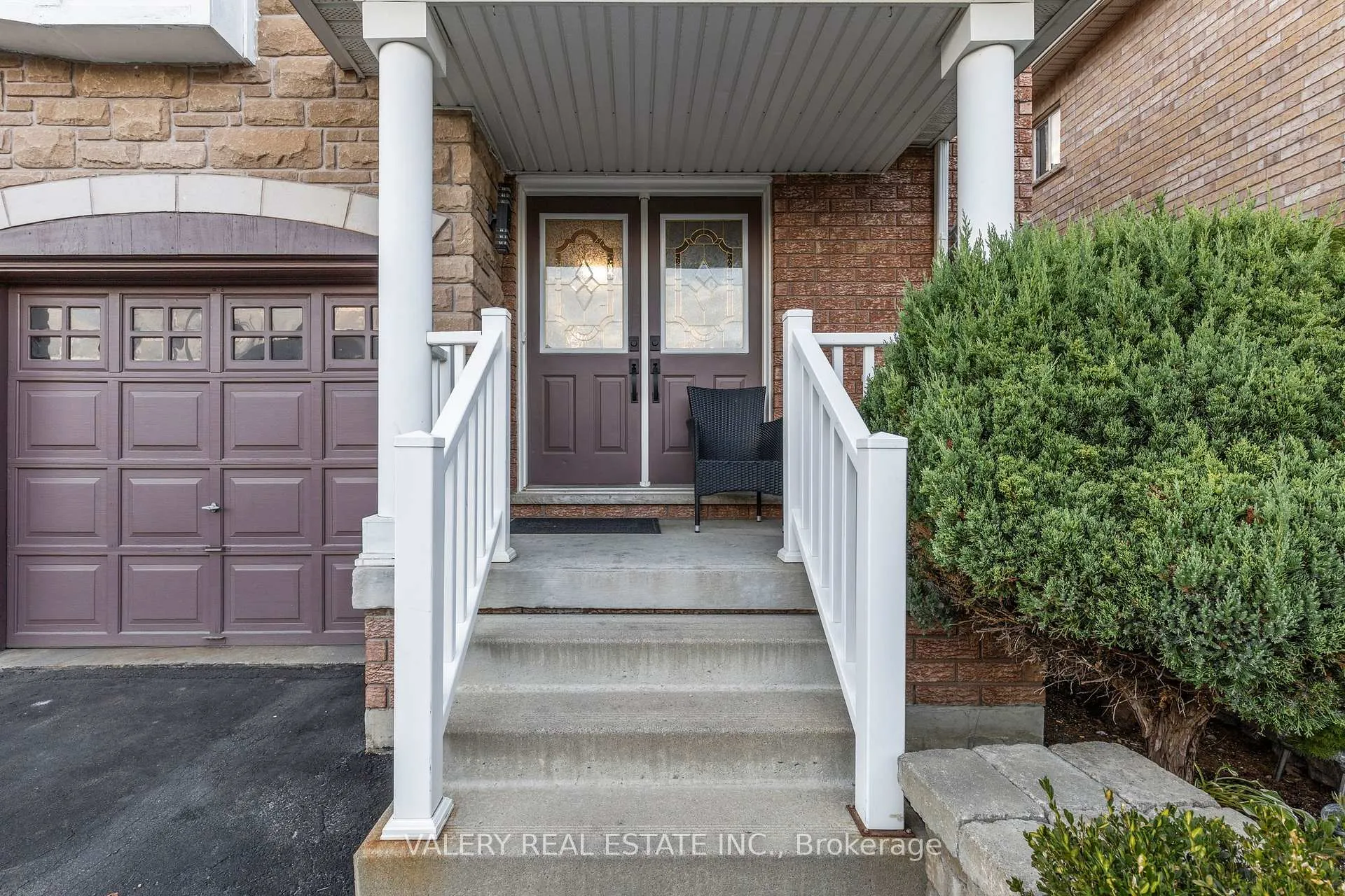 Photo 4 of 62 Penbridge Circle, Brampton, Fletcher's Meadow — HOMEH
