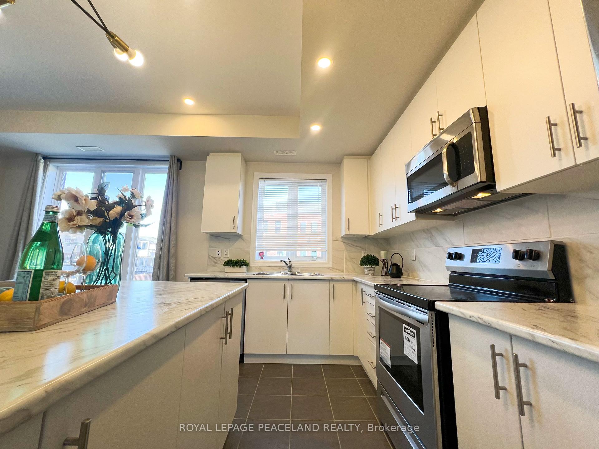 Photo 3 of Unit 5, 290 Barton Street W, Hamilton, Strathcona — HOMEH