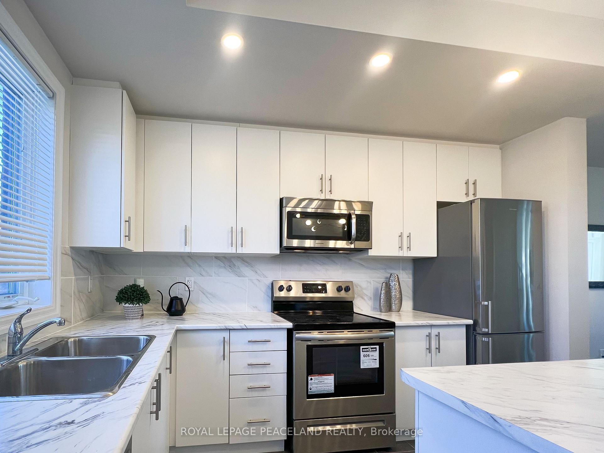 Photo 4 of Unit 5, 290 Barton Street W, Hamilton, Strathcona — HOMEH