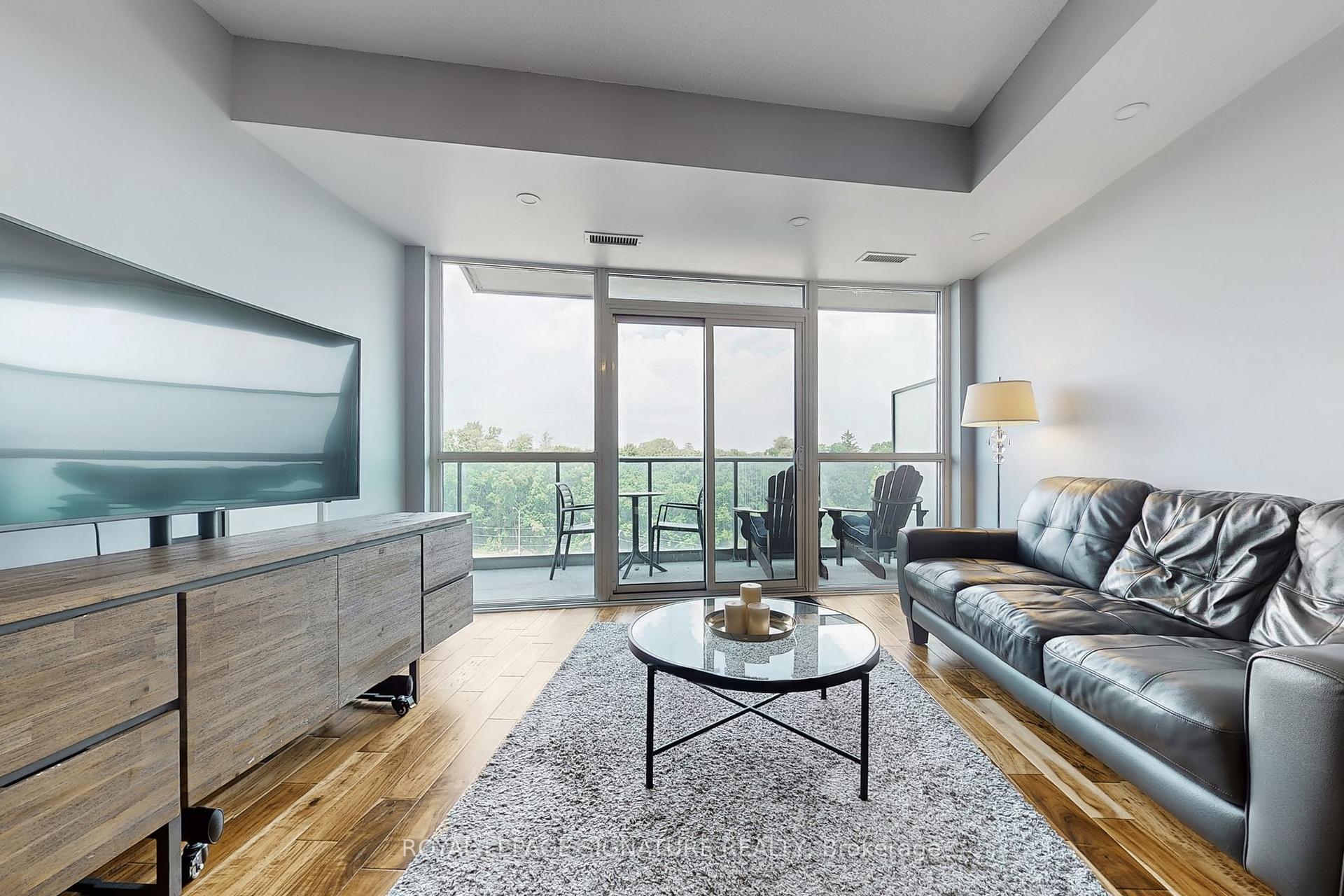 Photo 10 of Unit 422, 35 Brian Peck Crescent, Toronto, Thorncliffe Park — HOMEH