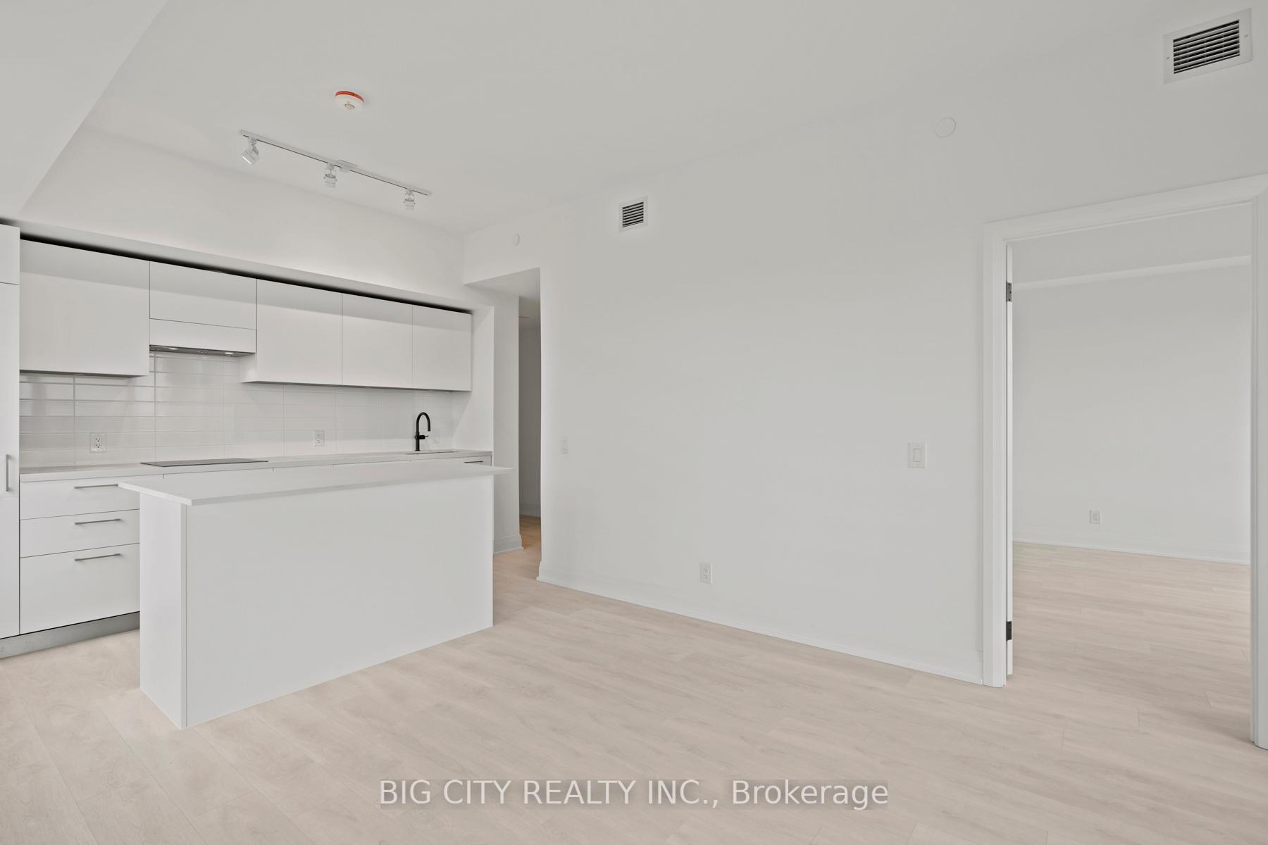 Photo 6 of Unit 625, 33 Frederick Todd Way, Toronto, Thorncliffe Park — HOMEH