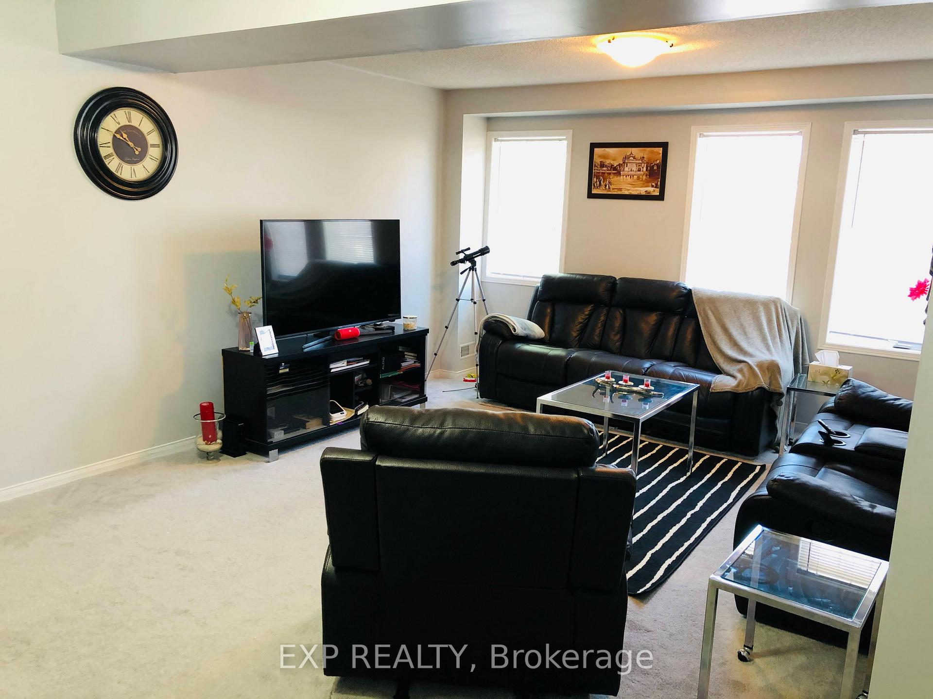 Photo 3 of 60 Spadina Road, Brampton, Brampton West — HOMEH