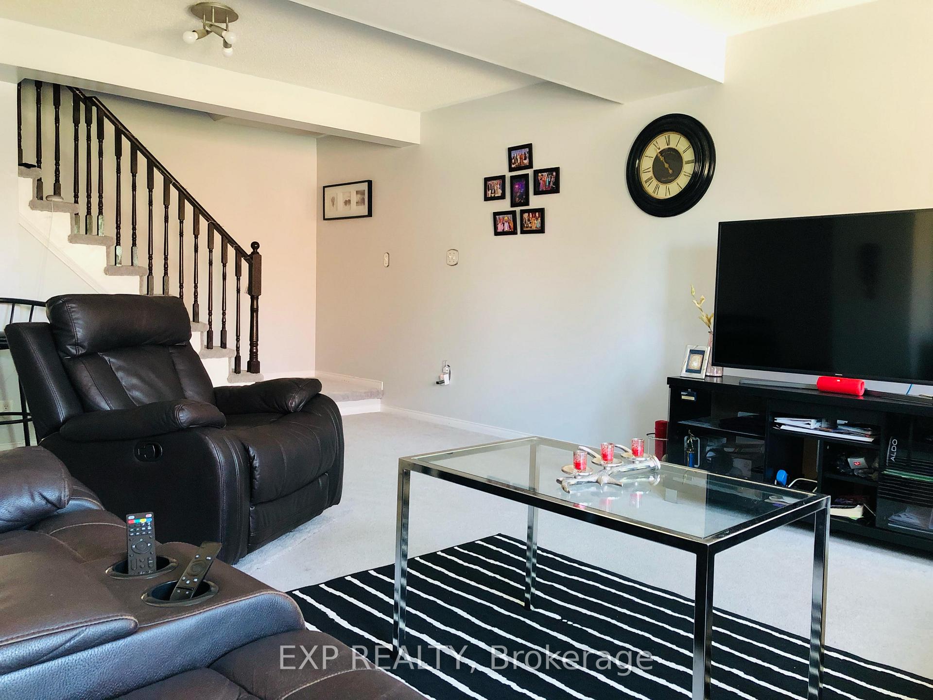 Photo 5 of 60 Spadina Road, Brampton, Brampton West — HOMEH