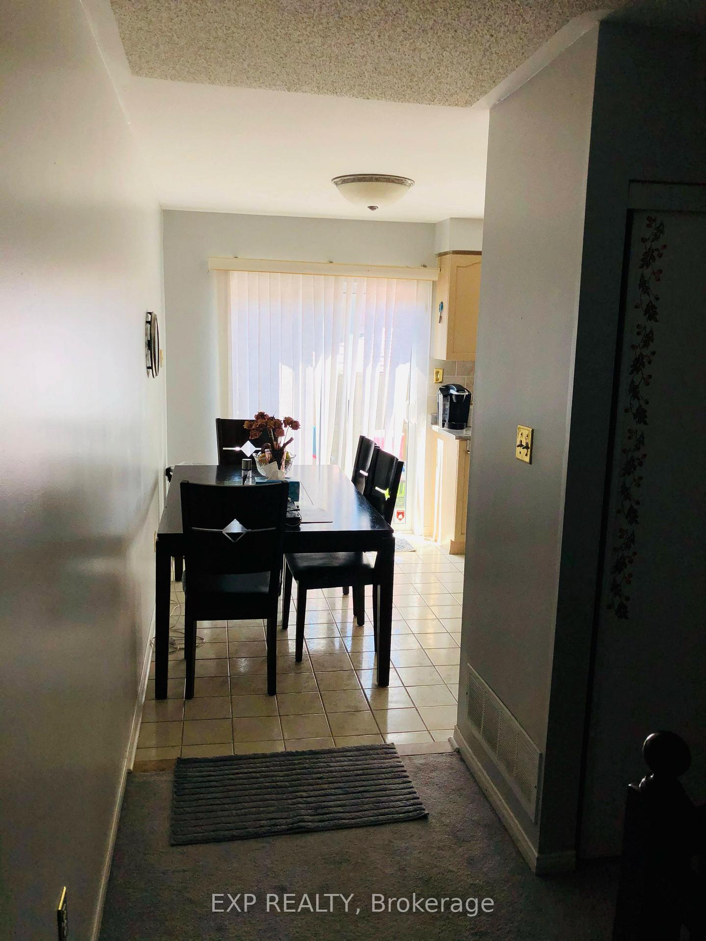 Photo 8 of 60 Spadina Road, Brampton, Brampton West — HOMEH