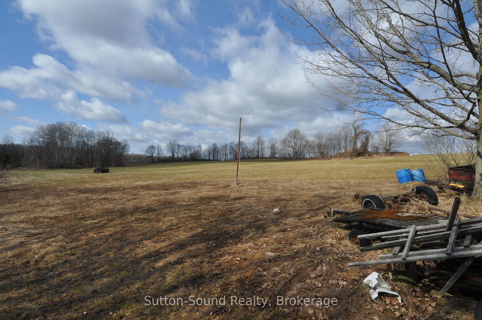 Photo 5 of 797530 East Back Line, Chatsworth — HOMEH