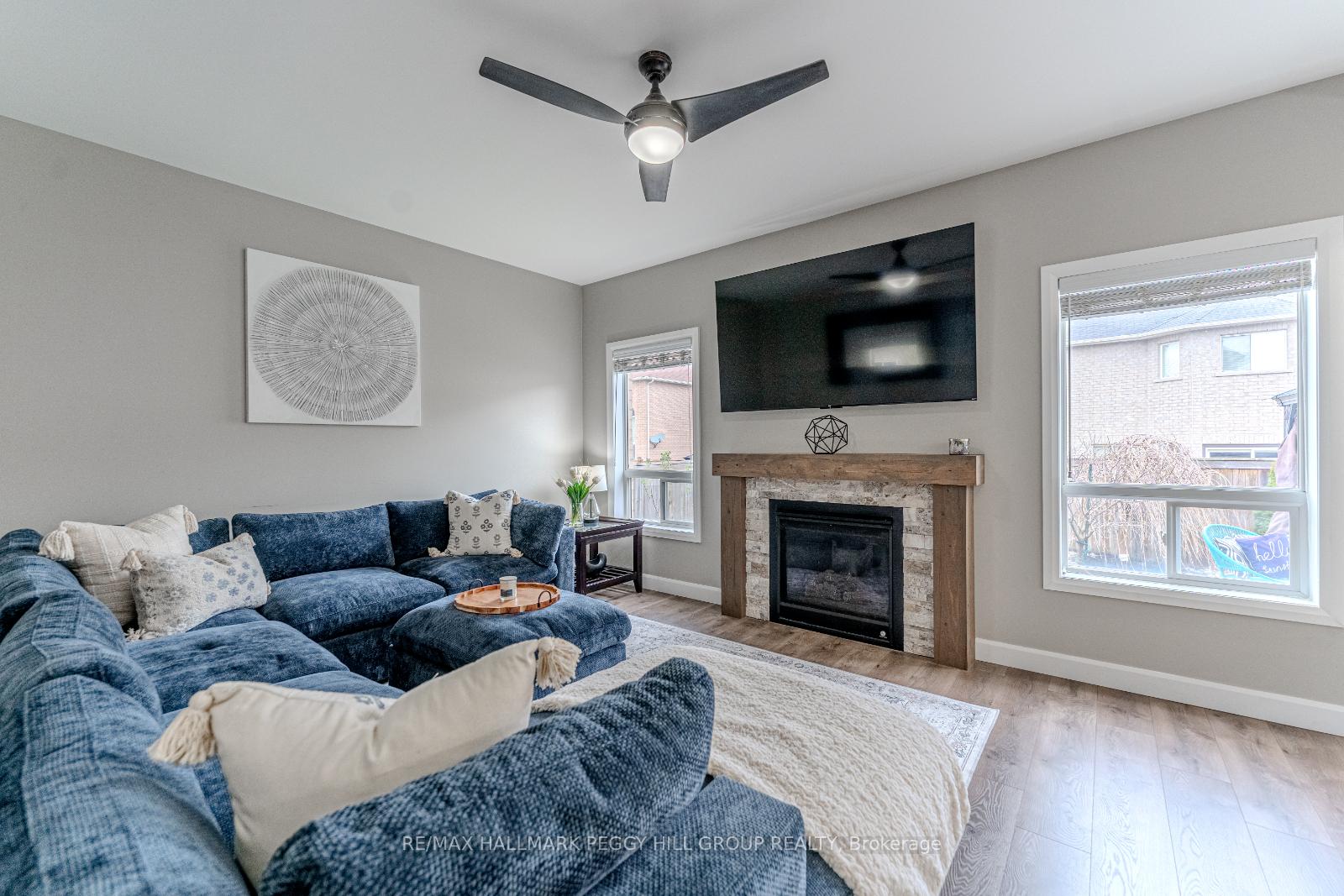 Photo 3 of 44 Tudor Crescent, Barrie, Innis-Shore — HOMEH