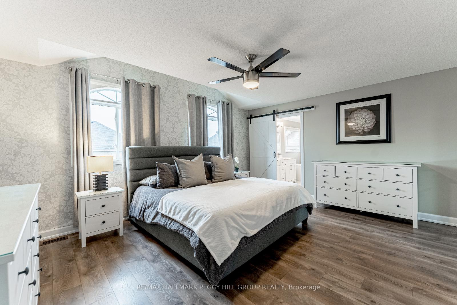 Photo 4 of 44 Tudor Crescent, Barrie, Innis-Shore — HOMEH