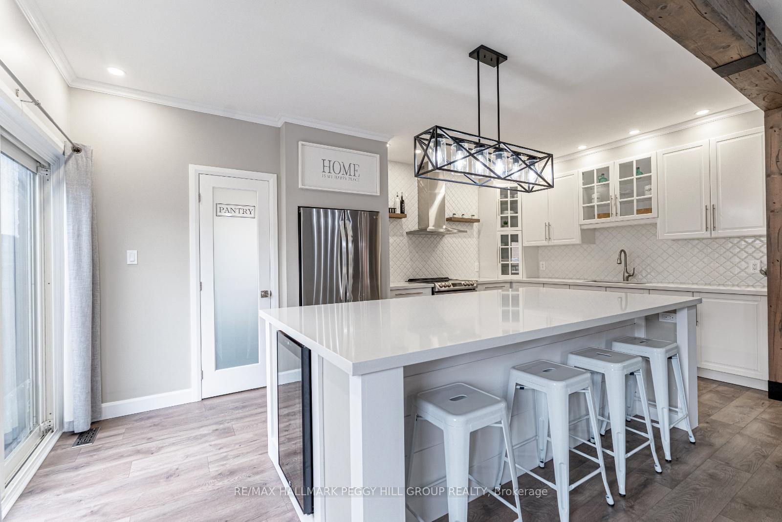 Photo 6 of 44 Tudor Crescent, Barrie, Innis-Shore — HOMEH