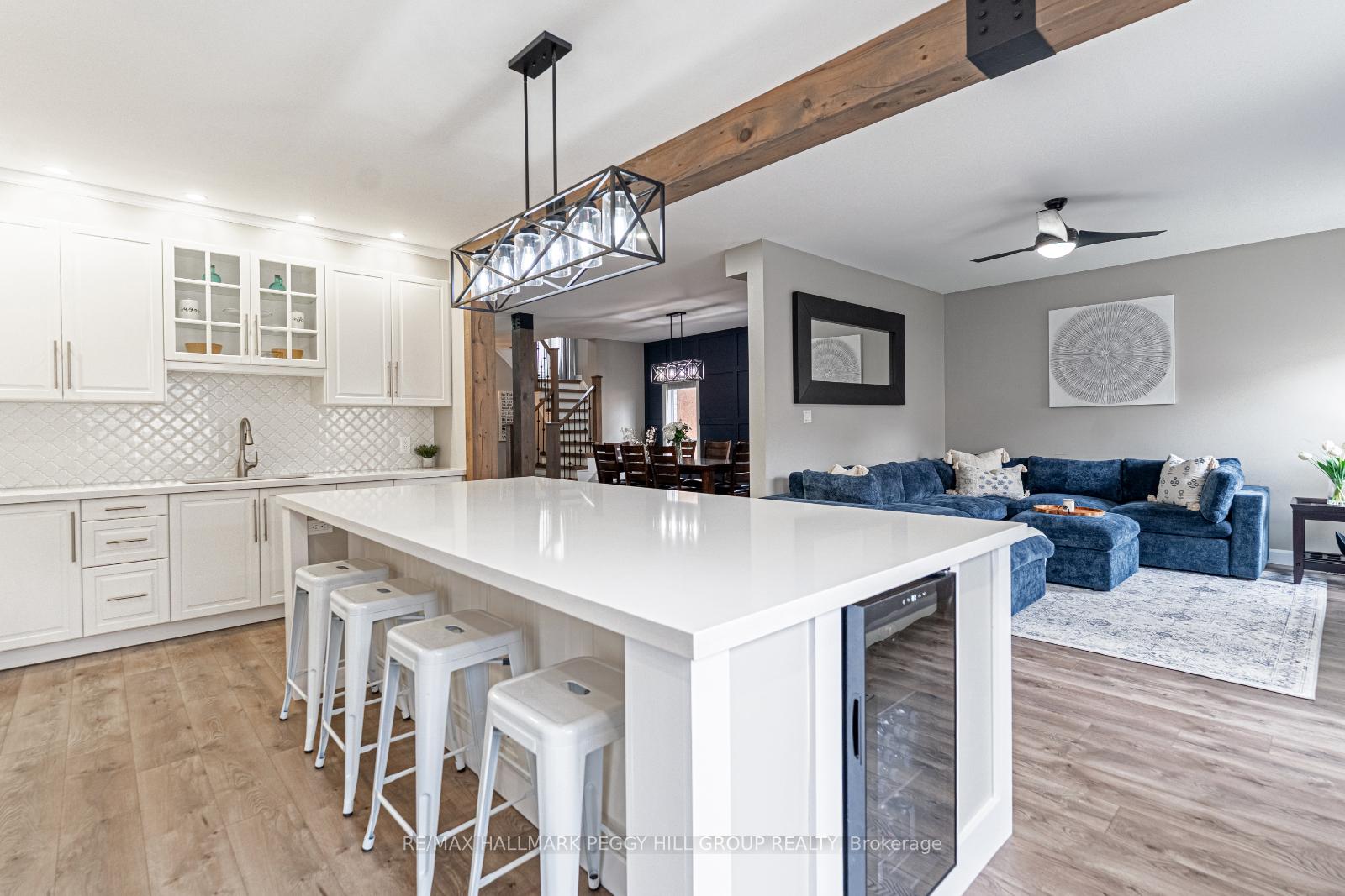 Photo 7 of 44 Tudor Crescent, Barrie, Innis-Shore — HOMEH