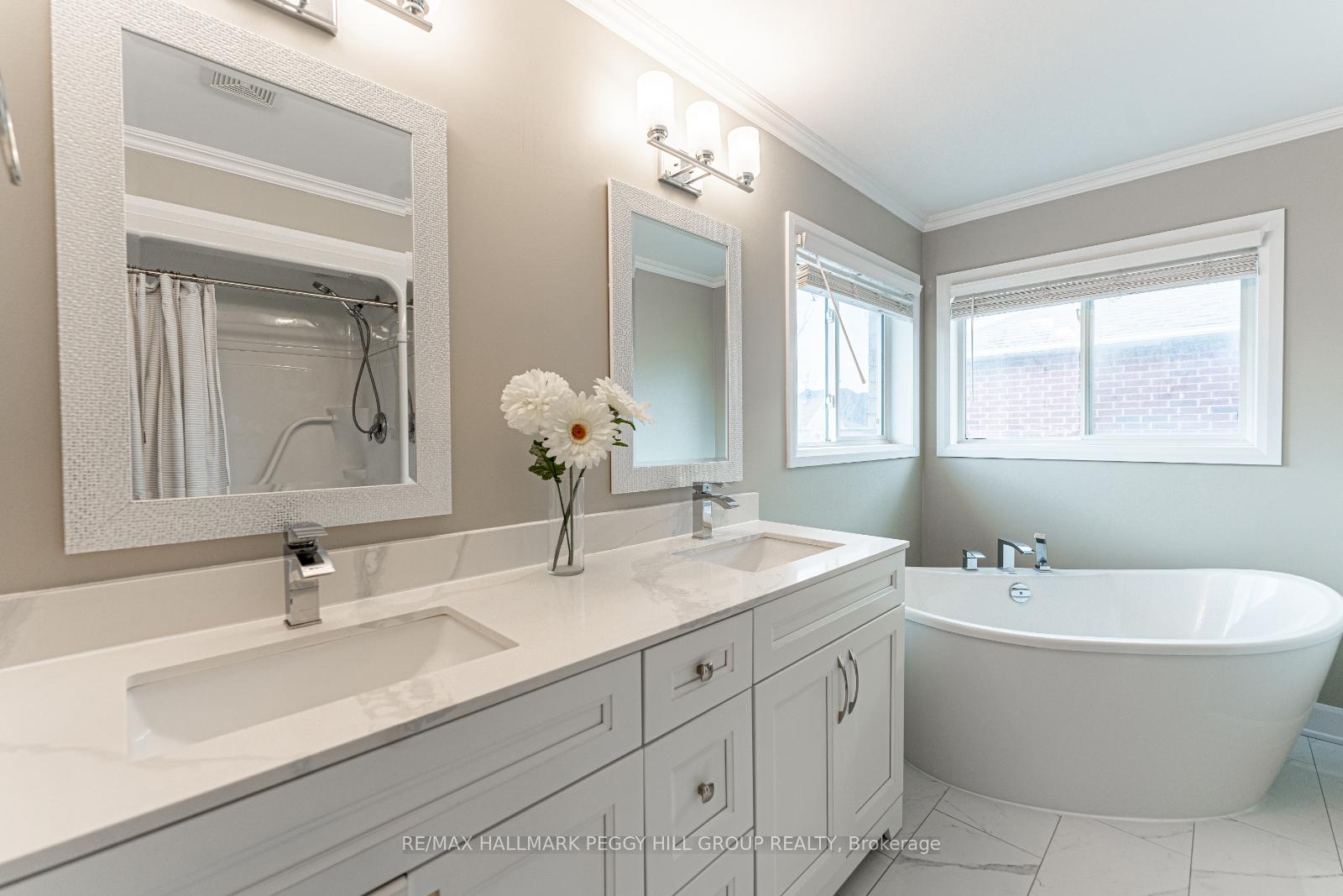 Photo 9 of 44 Tudor Crescent, Barrie, Innis-Shore — HOMEH