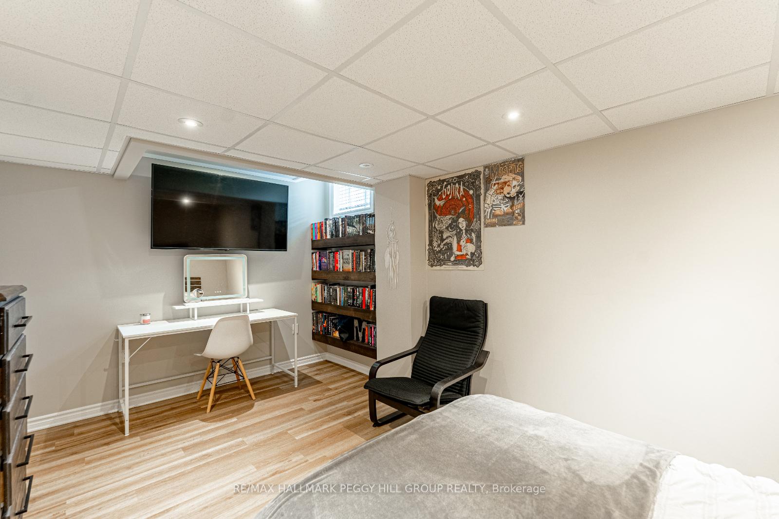 Photo 14 of 44 Tudor Crescent, Barrie, Innis-Shore — HOMEH