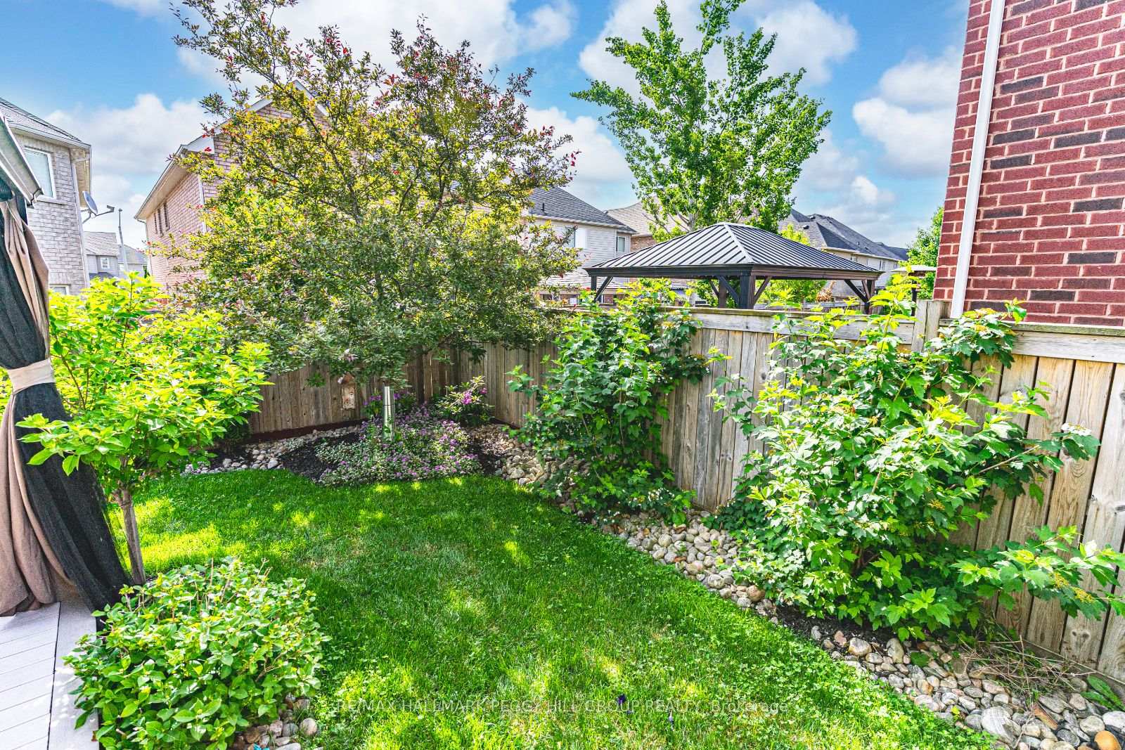 Photo 21 of 44 Tudor Crescent, Barrie, Innis-Shore — HOMEH