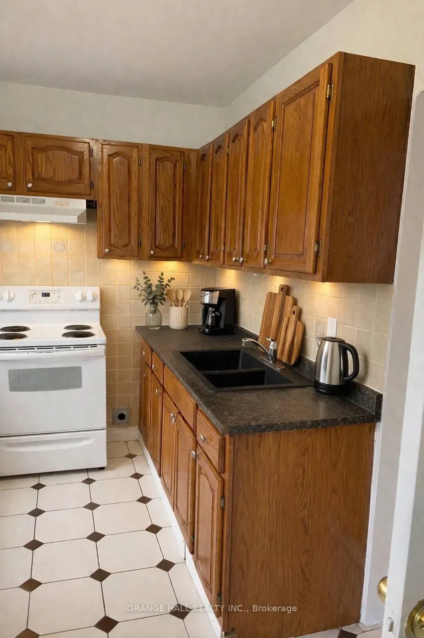 Photo 15 of 189 Parkside Drive, Toronto, High Park-Swansea — HOMEH