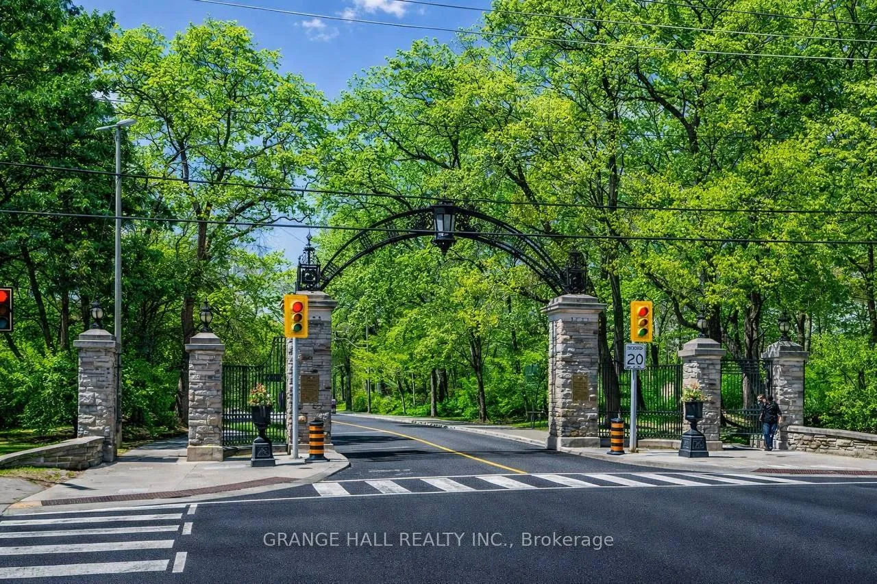 Photo 29 of 189 Parkside Drive, Toronto, High Park-Swansea — HOMEH