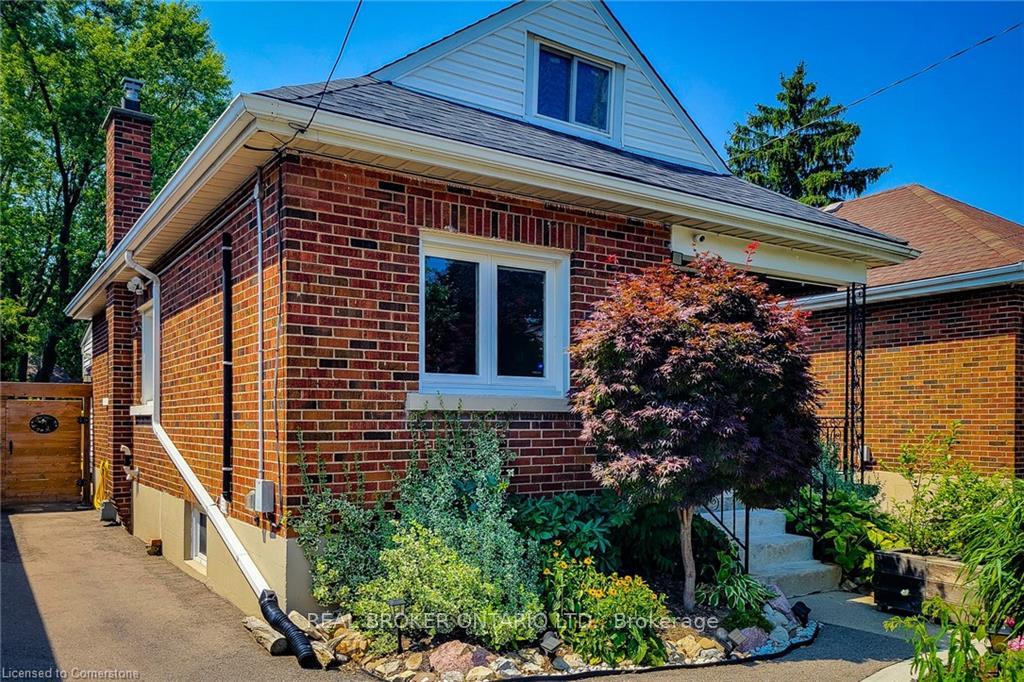 Front of 191 Paradise Road N