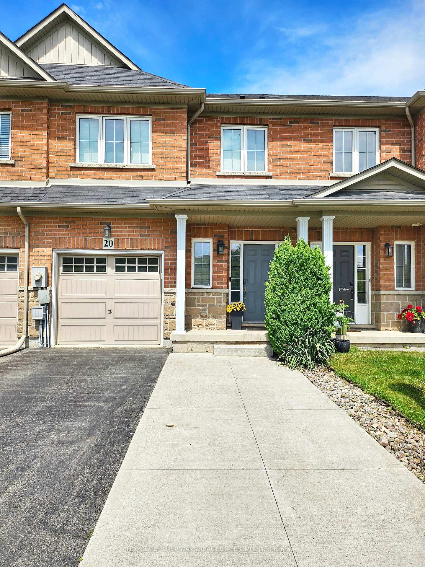 Front of Unit 20, 170 Palacebeach Trail