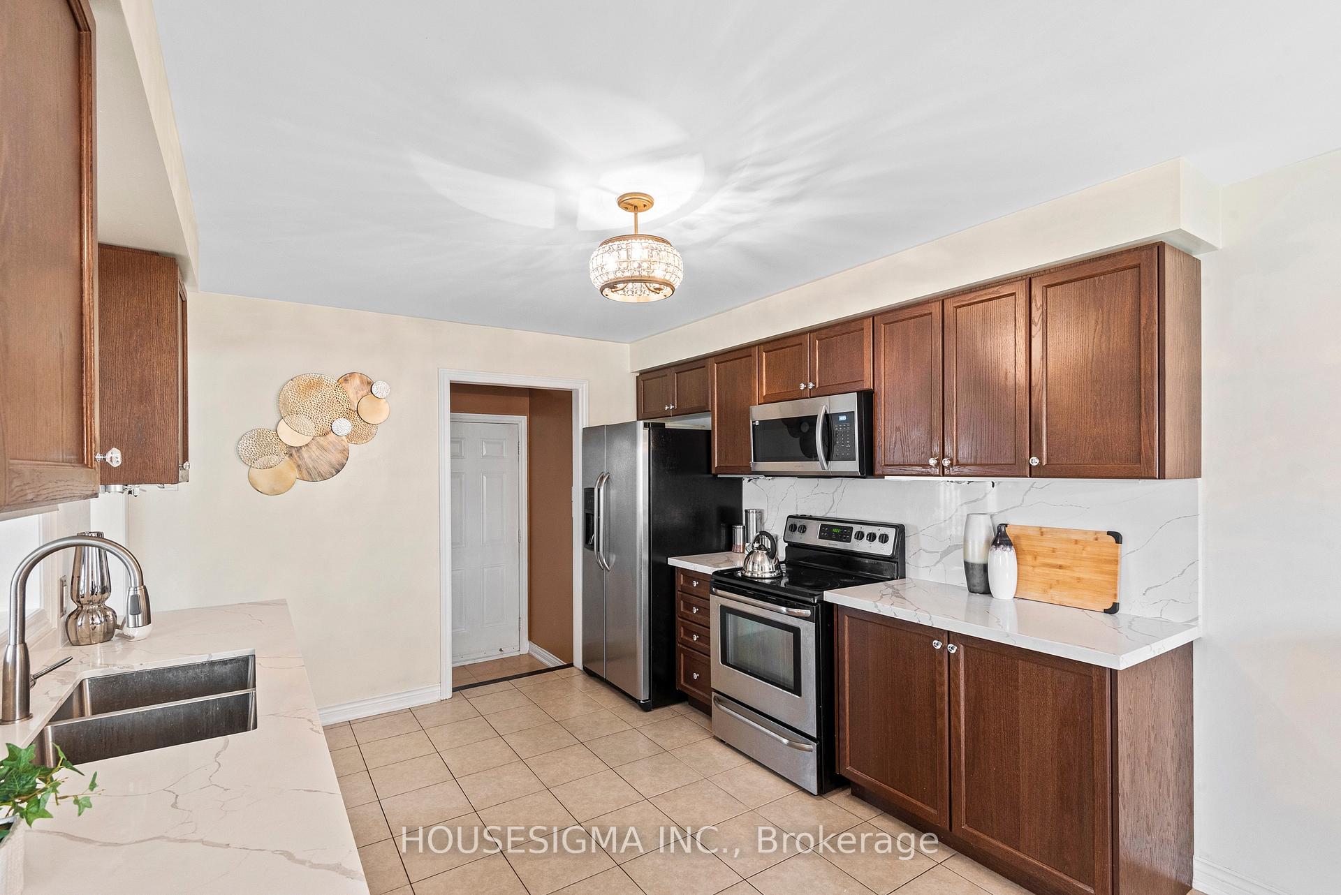 Photo 13 of 39 Luce Drive, Ajax, Northeast Ajax — HOMEH