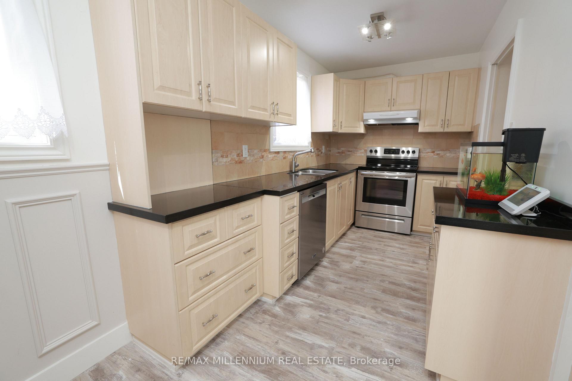 Photo 11 of 10 Manderley Place, Brampton, Central Park — HOMEH