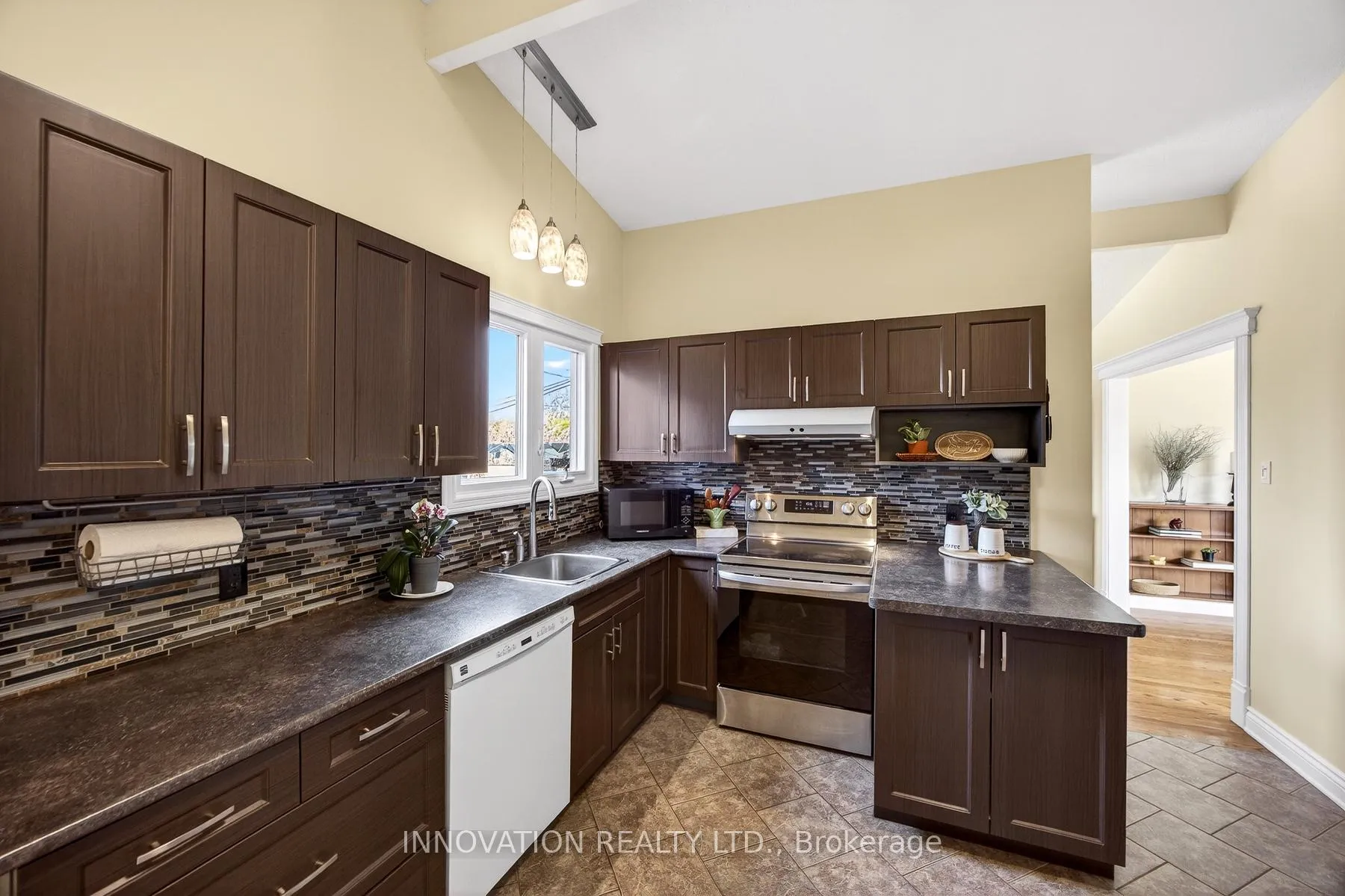 Photo 12 of 24 Harlowe Crescent, Ottawa, Crystal Beach — HOMEH