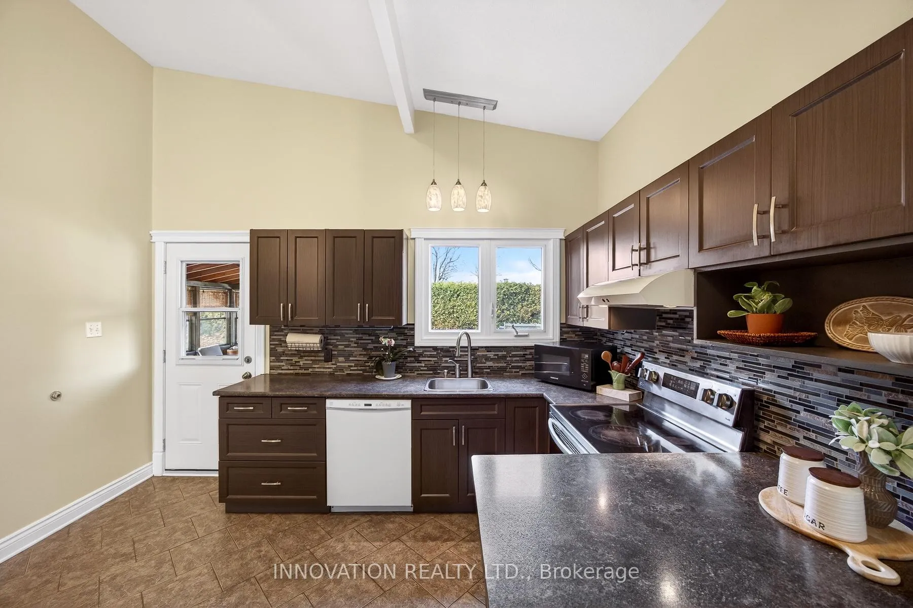 Photo 14 of 24 Harlowe Crescent, Ottawa, Crystal Beach — HOMEH