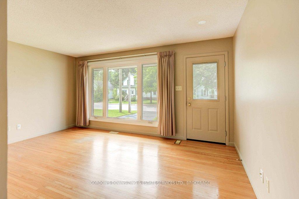 Photo 4 of 175 Elm Street, Gananoque — HOMEH