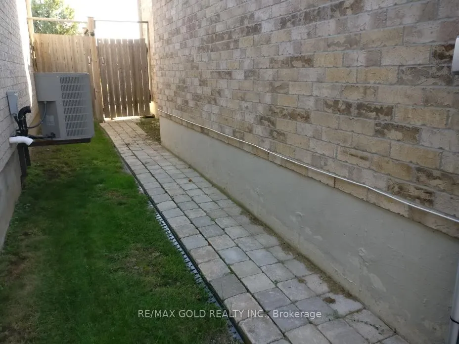 Photo 12 of Unit Lower Level, 27 Thrushwood (Lower) Drive, Barrie, 400 West — HOMEH