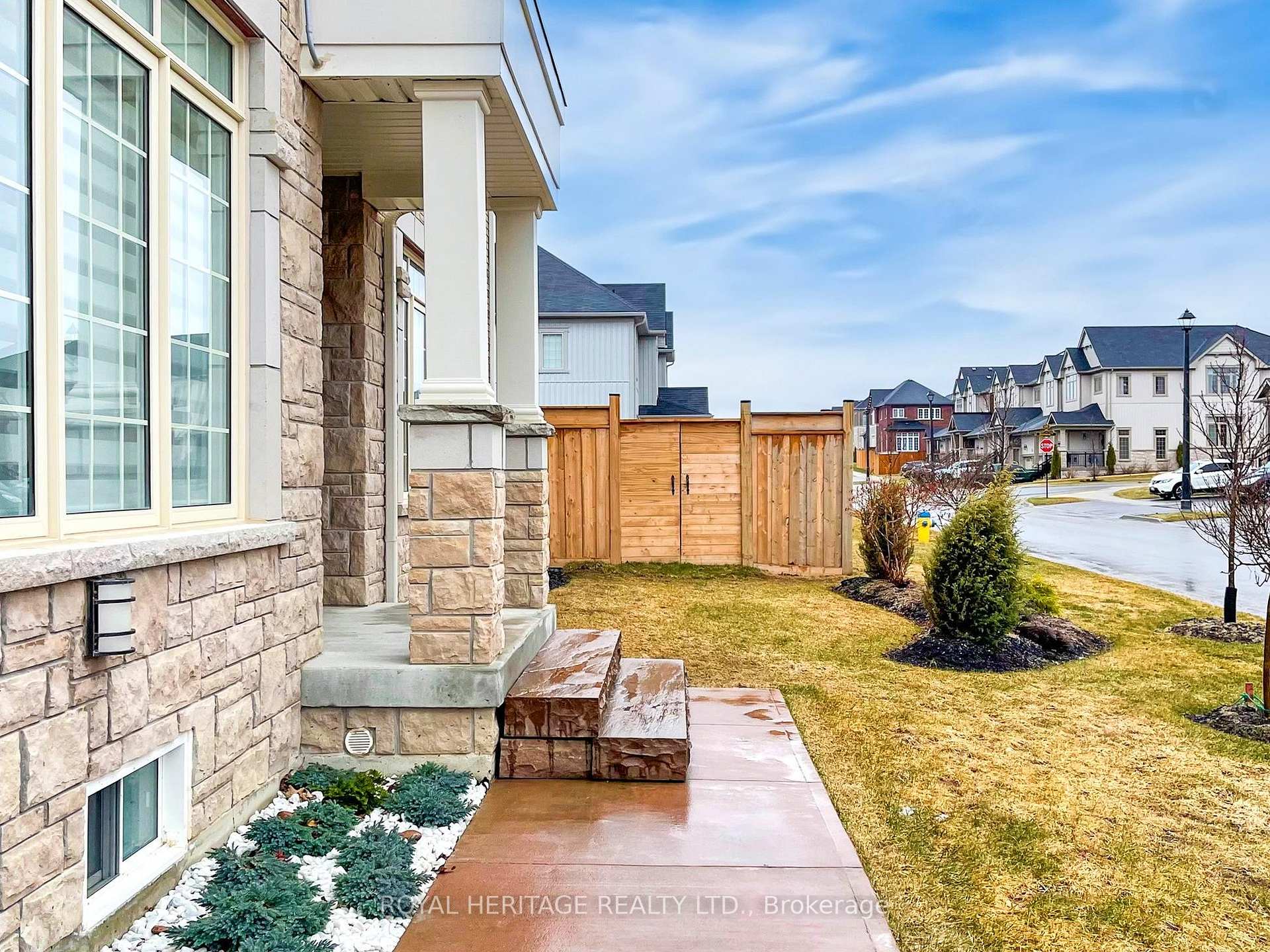Photo 3 of 48 Horizon Avenue, Cavan Monaghan, Cavan Twp — HOMEH