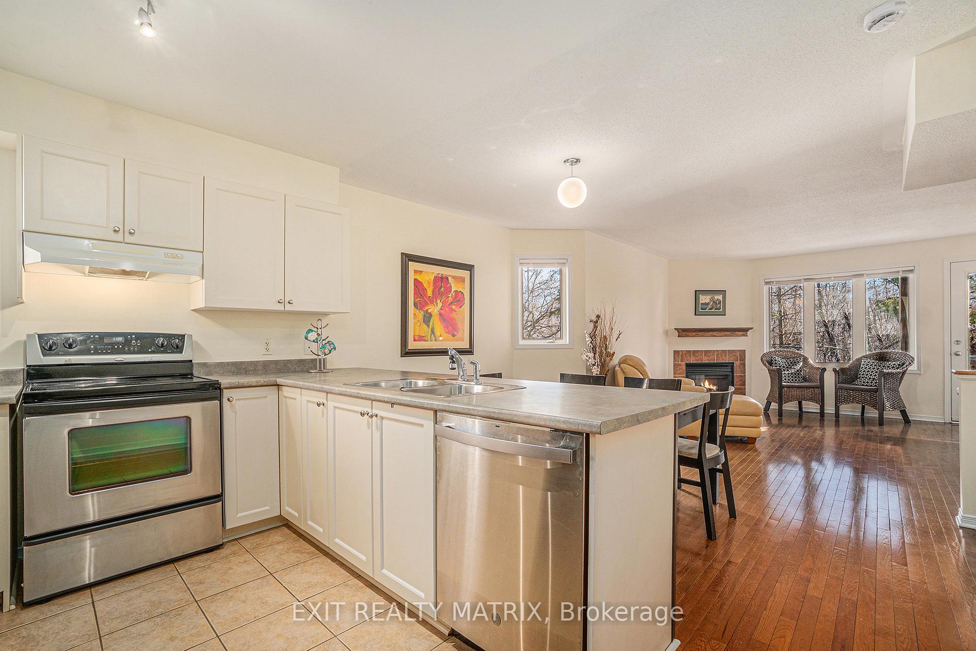 Photo 3 of 71 Strathaven Private, Ottawa, Cyrville — HOMEH