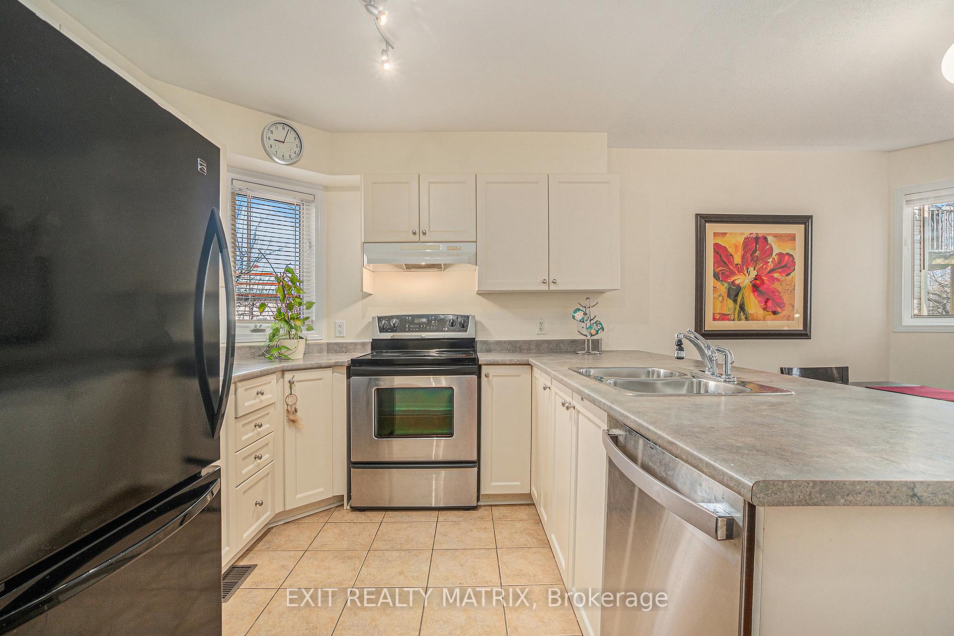 Photo 4 of 71 Strathaven Private, Ottawa, Cyrville — HOMEH