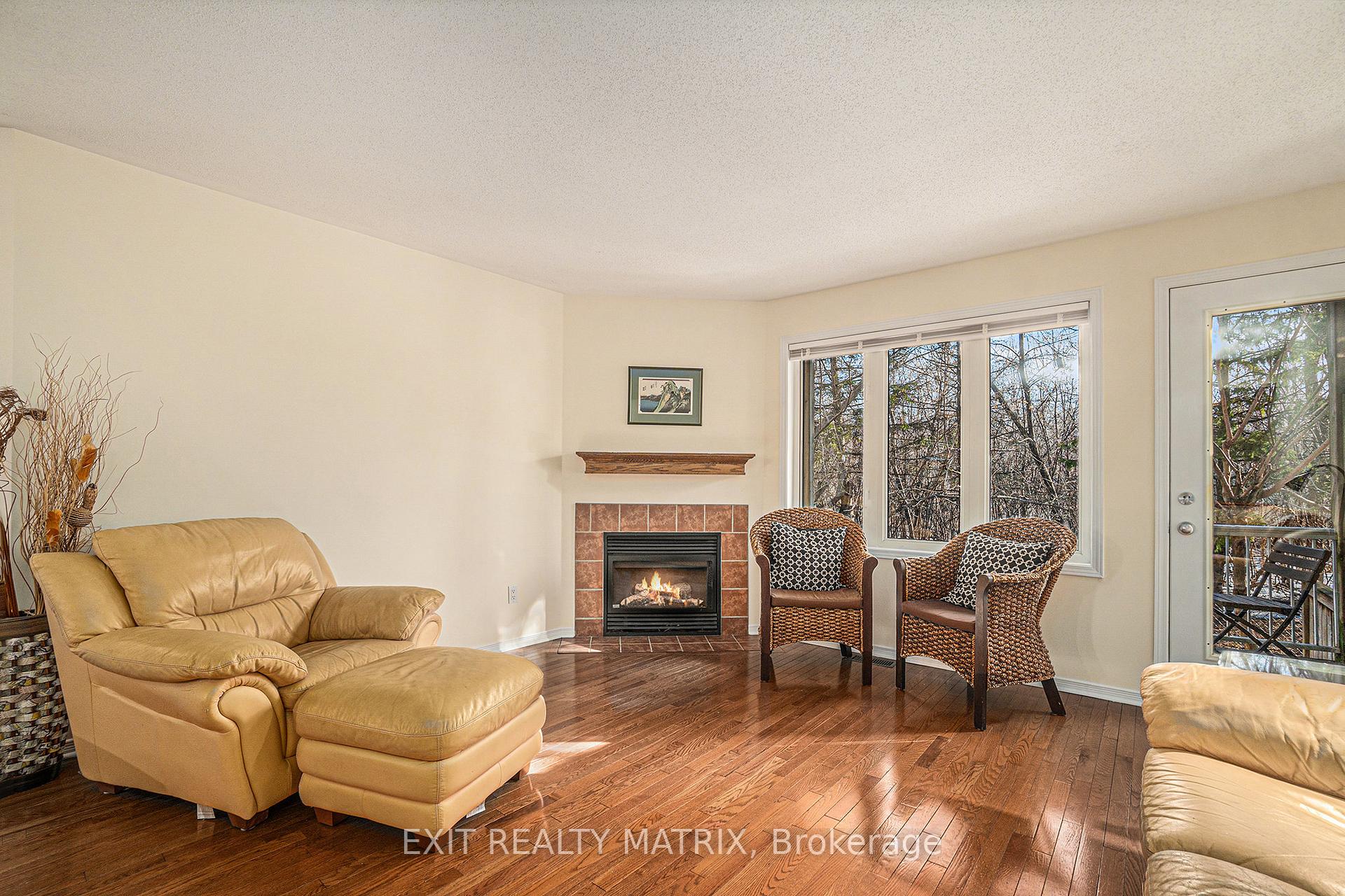 Photo 7 of 71 Strathaven Private, Ottawa, Cyrville — HOMEH