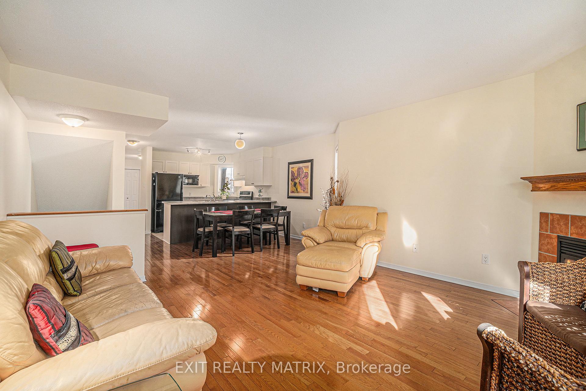 Photo 12 of 71 Strathaven Private, Ottawa, Cyrville — HOMEH