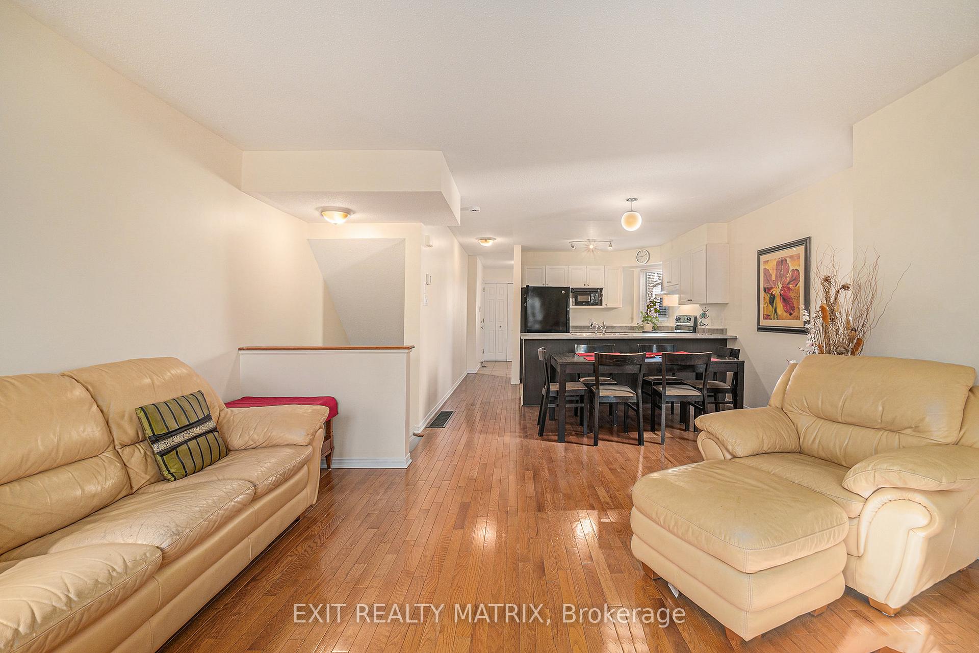 Photo 13 of 71 Strathaven Private, Ottawa, Cyrville — HOMEH
