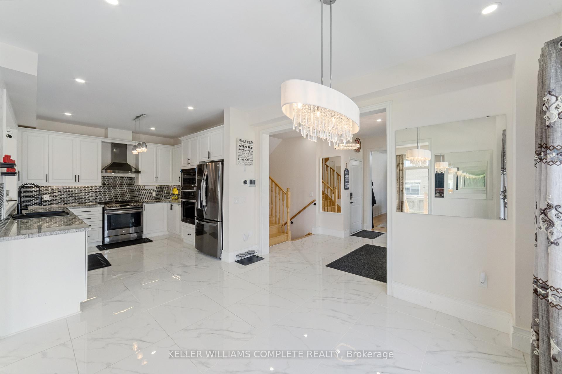 Photo 5 of 110 Robertson Road, Hamilton, Meadowlands — HOMEH