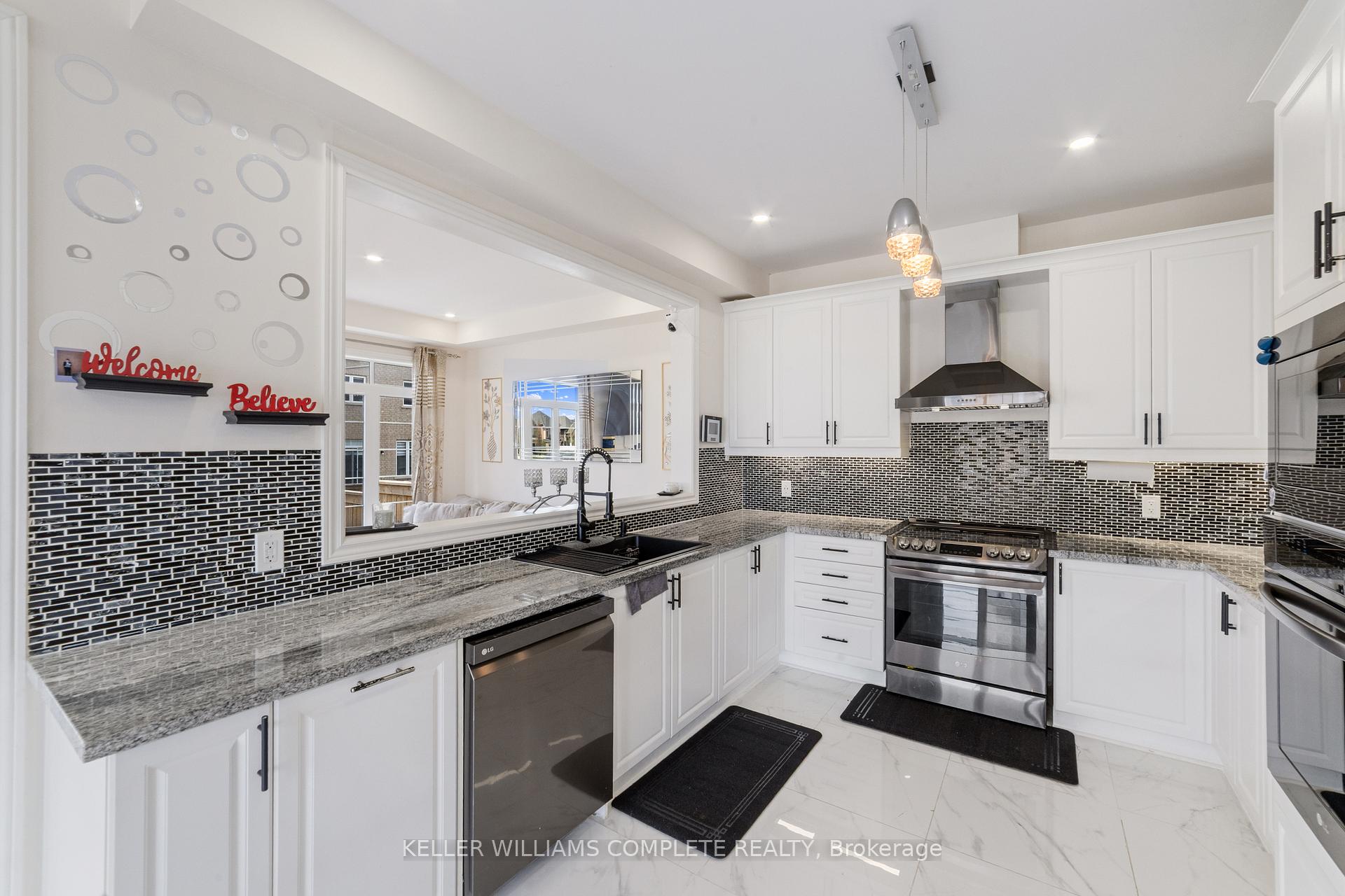 Photo 6 of 110 Robertson Road, Hamilton, Meadowlands — HOMEH