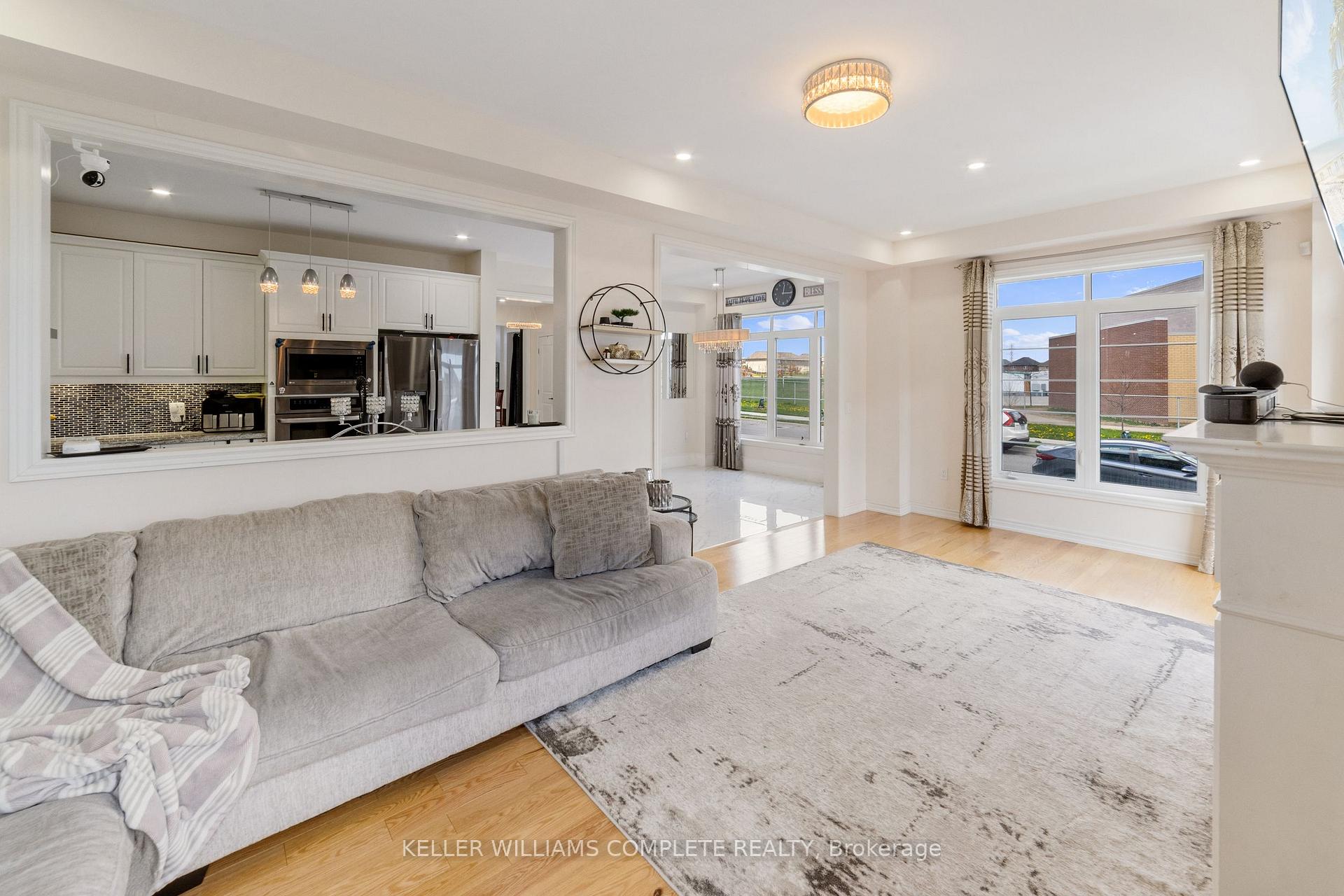 Photo 11 of 110 Robertson Road, Hamilton, Meadowlands — HOMEH
