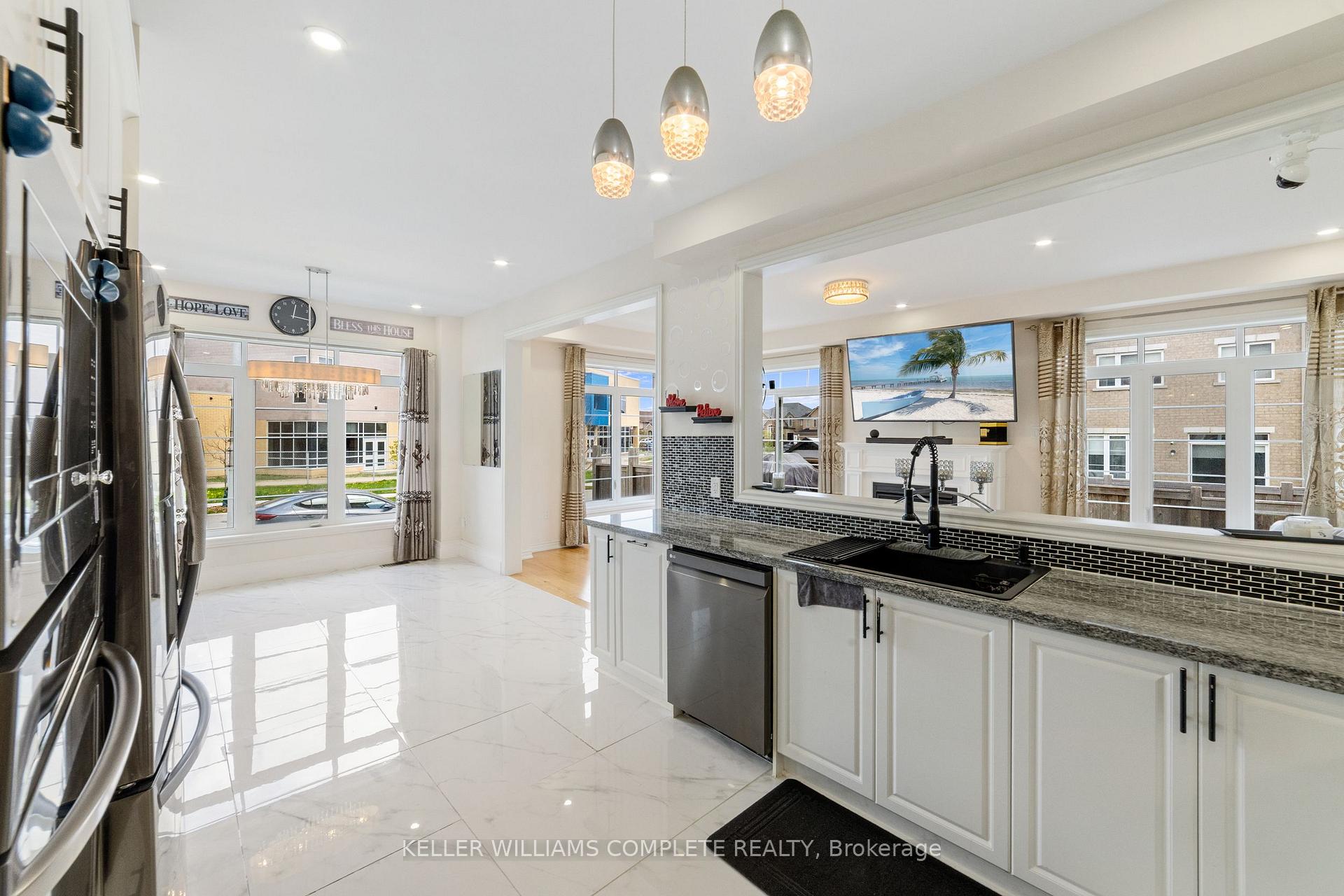 Photo 12 of 110 Robertson Road, Hamilton, Meadowlands — HOMEH