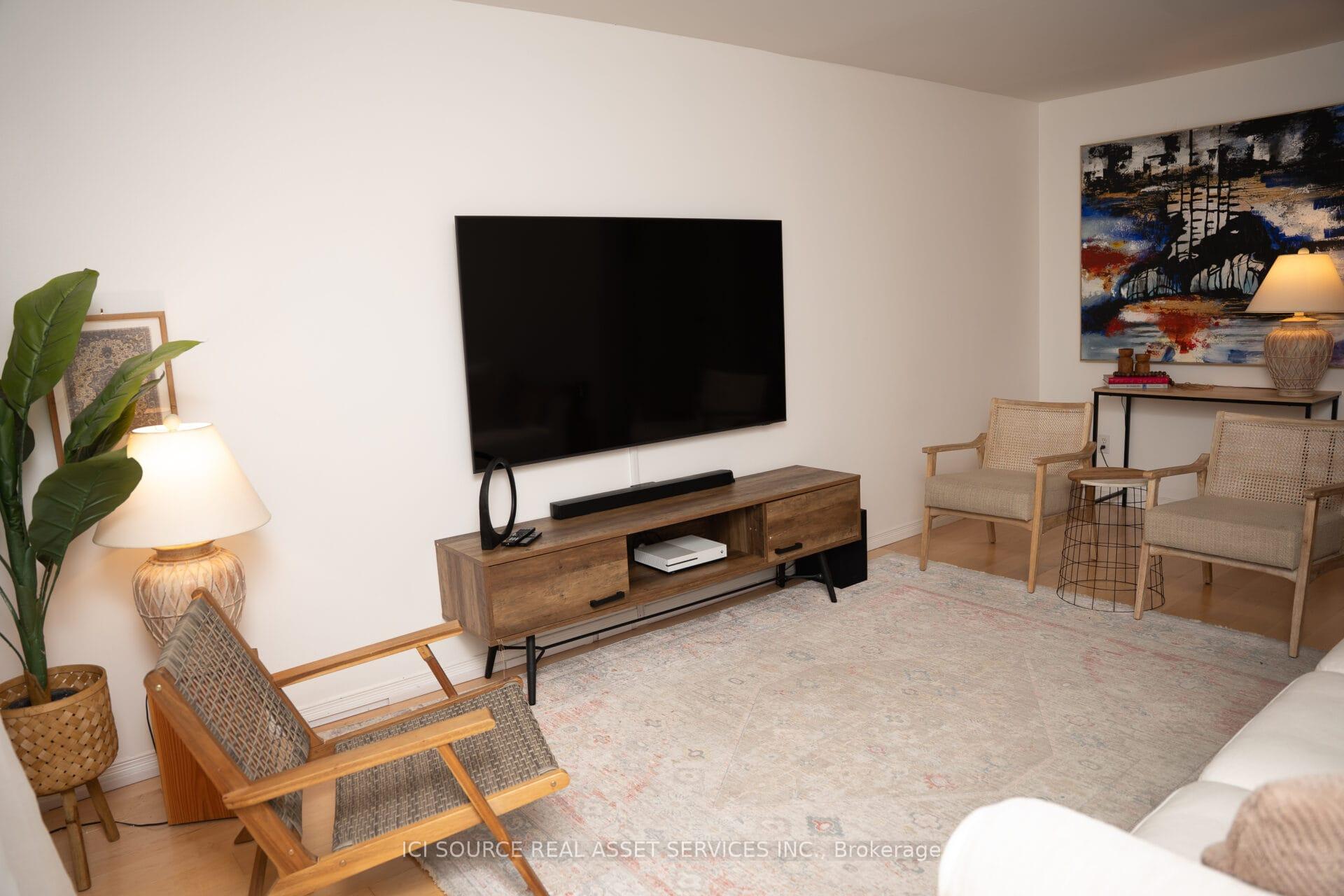 Photo 3 of 1678 Fieldcrest Lane, Tecumseh — HOMEH