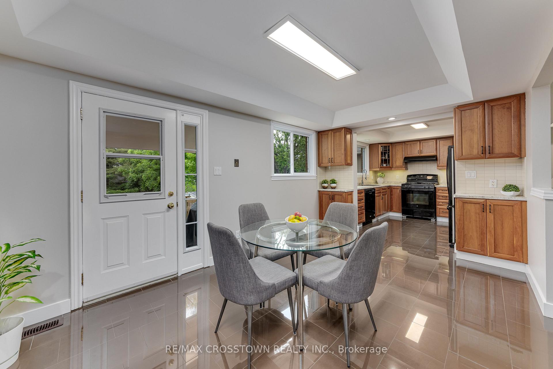 Photo 9 of 119 Bayview Drive, Barrie, Allandale Heights — HOMEH