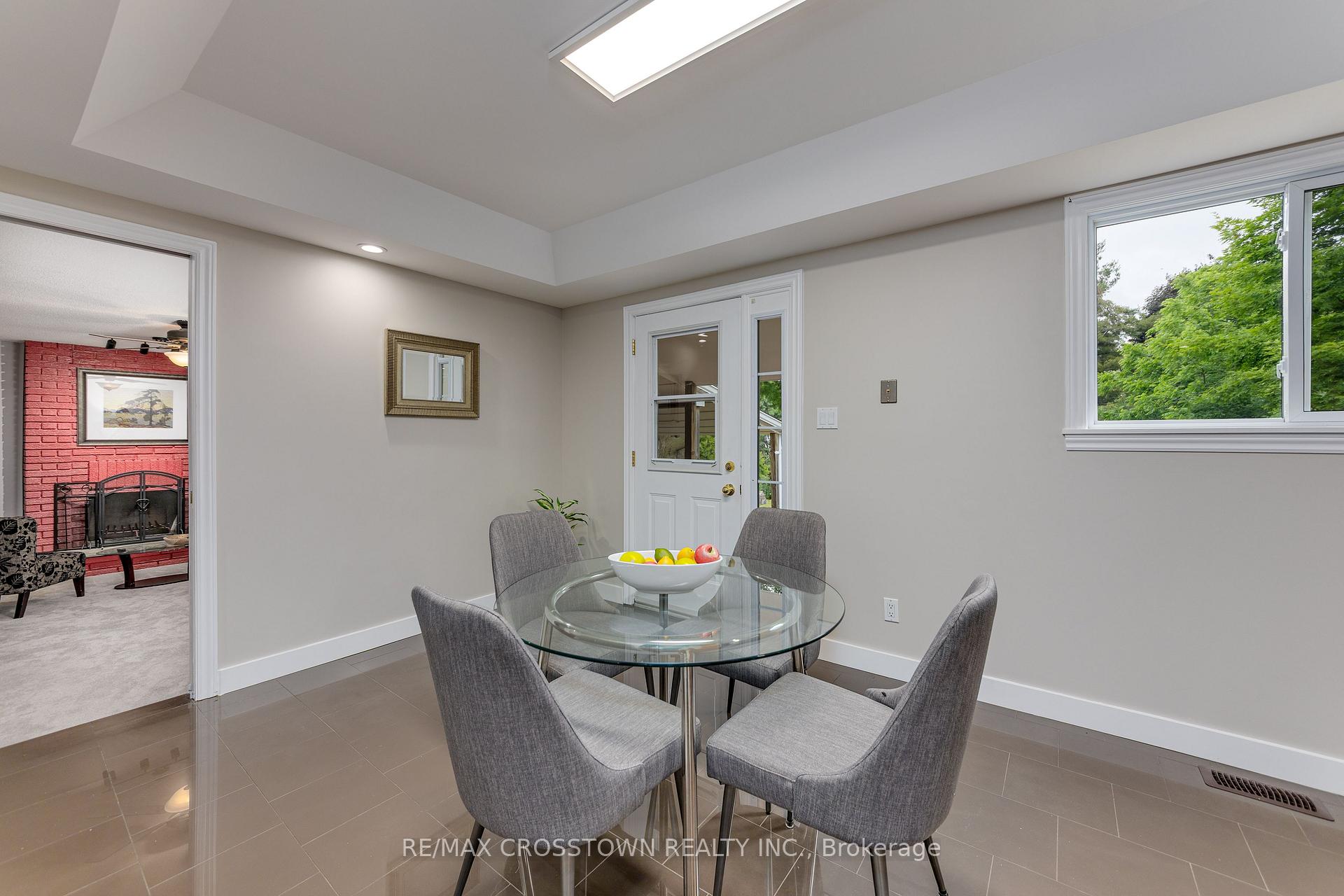 Photo 13 of 119 Bayview Drive, Barrie, Allandale Heights — HOMEH