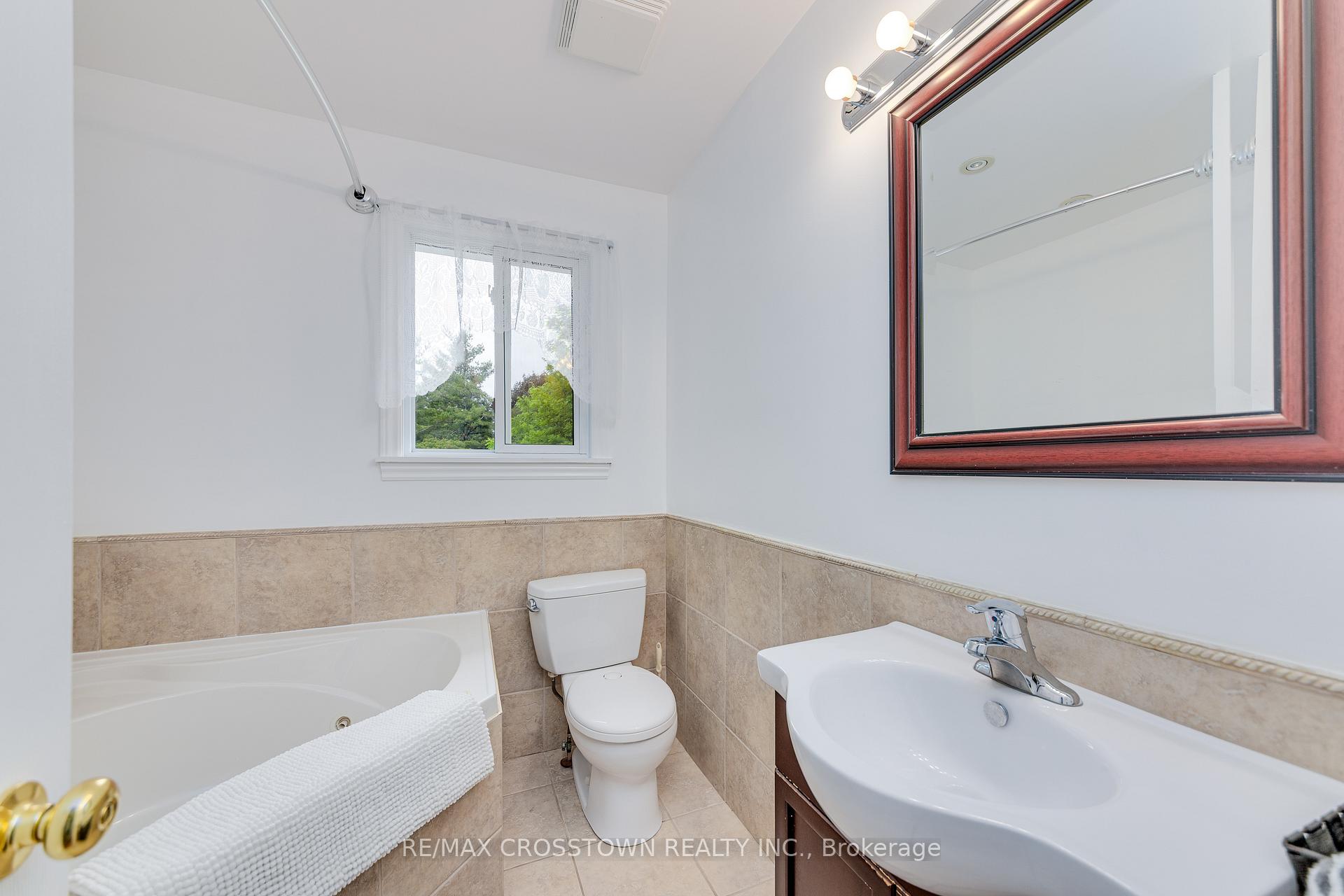 Photo 23 of 119 Bayview Drive, Barrie, Allandale Heights — HOMEH