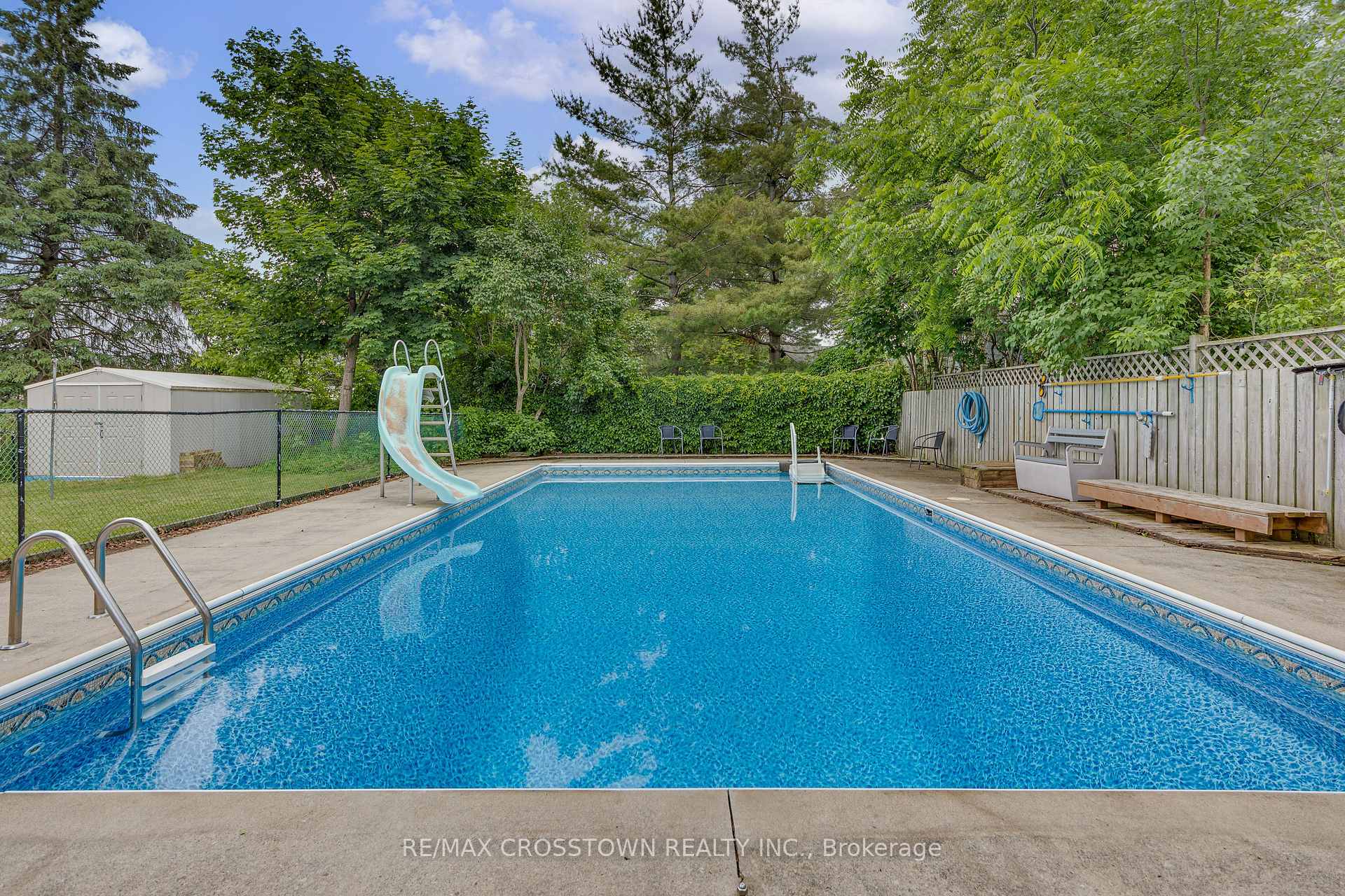 Photo 32 of 119 Bayview Drive, Barrie, Allandale Heights — HOMEH