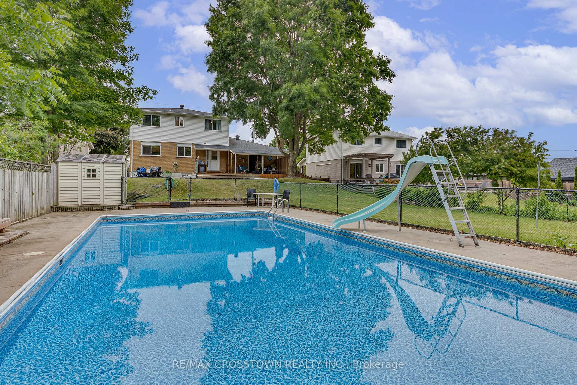 Photo 33 of 119 Bayview Drive, Barrie, Allandale Heights — HOMEH