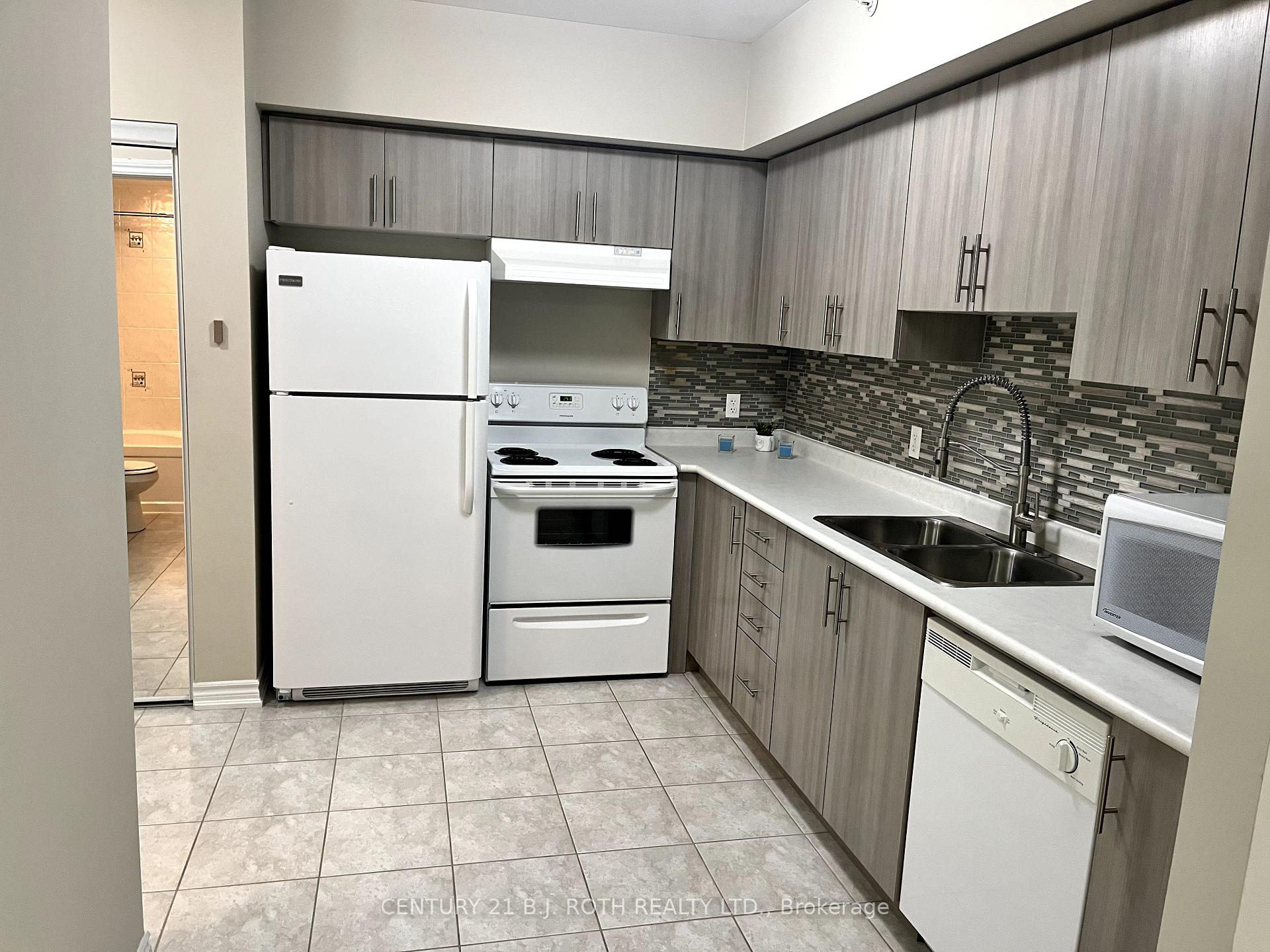 Photo 7 of Unit 310, 41 Ferndale Drive S, Barrie, Ardagh — HOMEH
