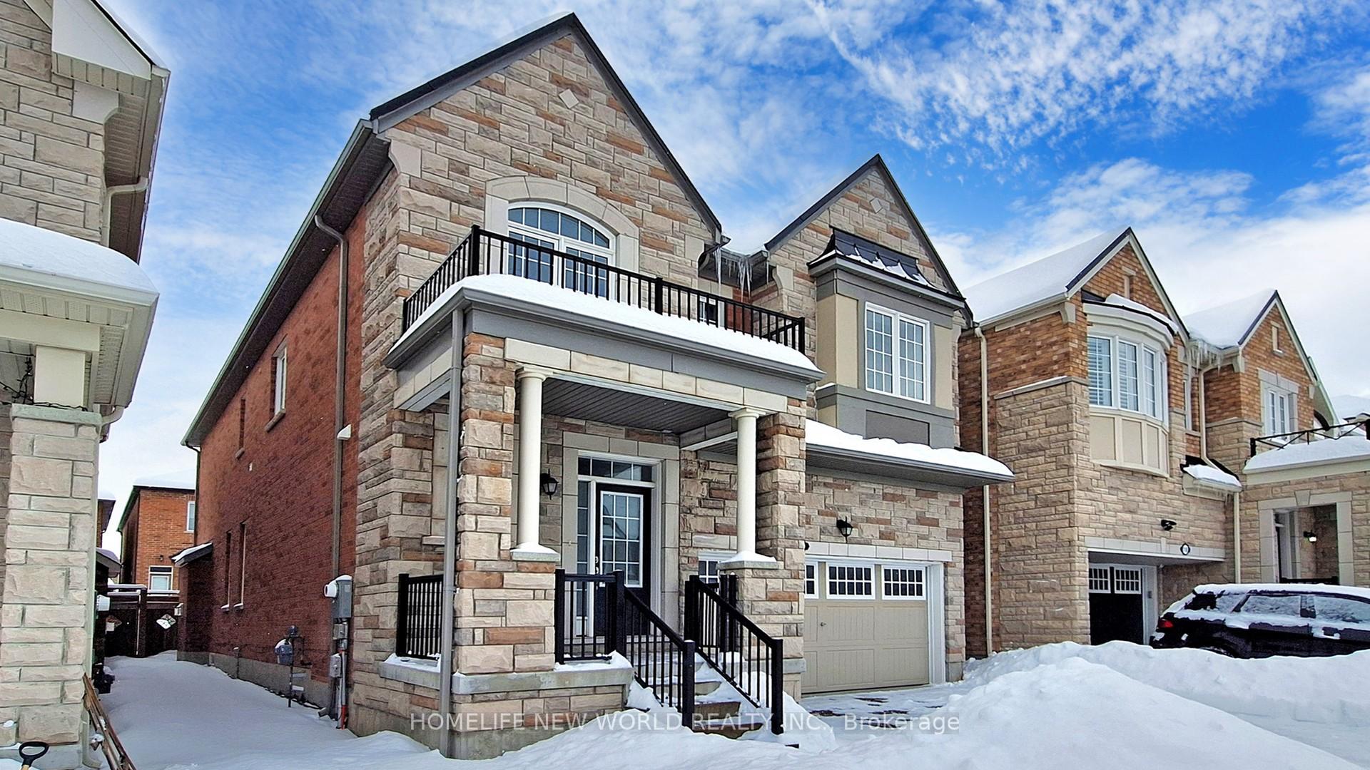 Photo 3 of 106 Major Crescent, Aurora, Rural Aurora — HOMEH