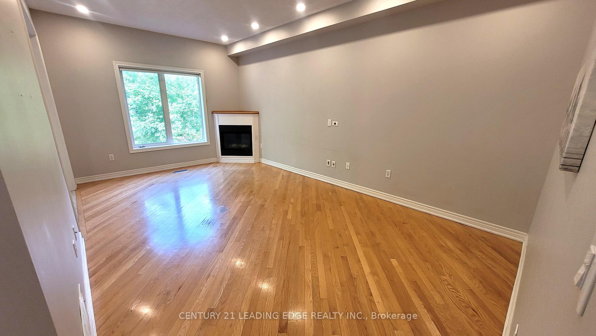 Photo 7 of 74 Melissa Way, Markham, Buttonville — HOMEH