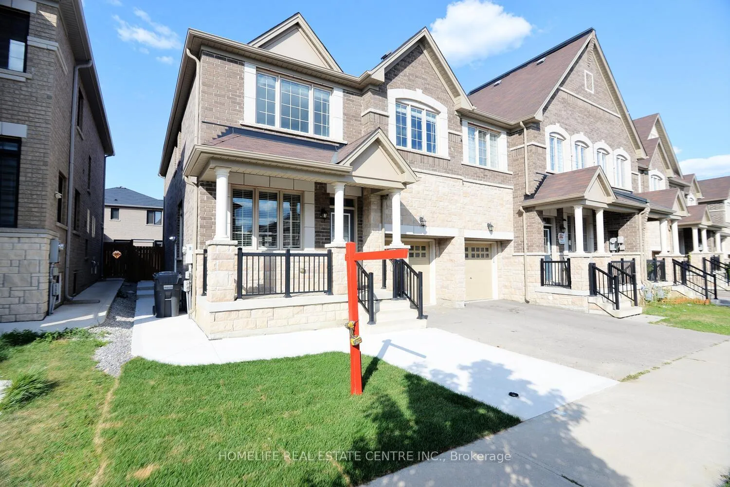Photo 2 of 71 Villadowns Trail, Brampton, Sandringham-Wellington North — HOMEH